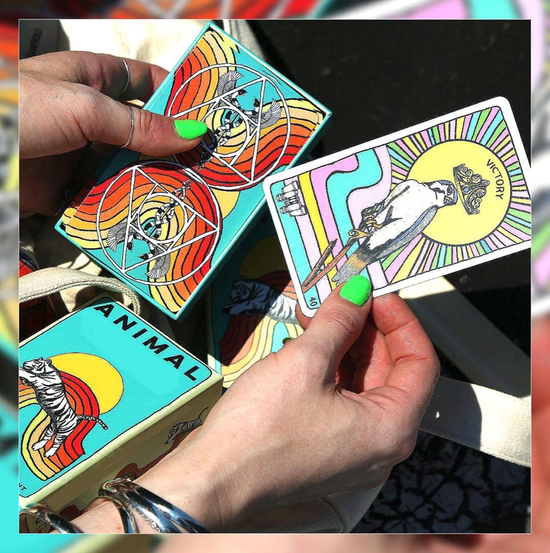 海外新作デッキ✨LGBTQ+の多様性を表現するポップで派手な