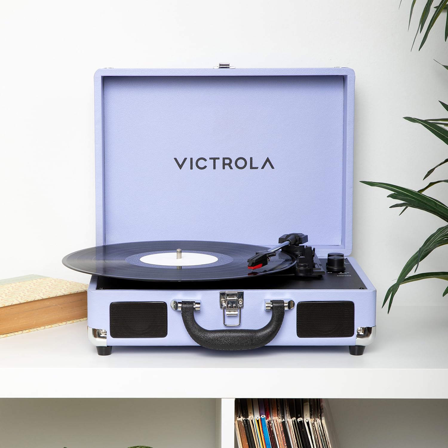 Victrola Journey II – Platine Vinyle Valise Portable Bluetooth – Haut-parleurs stéréo puissants intégrés avec Basses renforcées, Platine 3 Vitesses (33/45/78 TR/Min), Sorties RCA & Casque (Lavande)