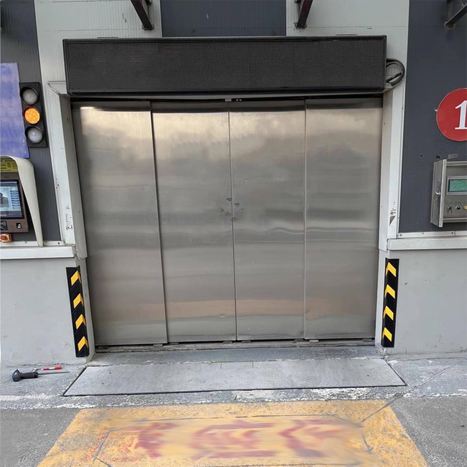 XPLKQXE Garage Wall Guards, Wall EDG-e and Bumpers Protector Device, L-Shape Rubber Corner EDG-e Waterproo-f Strip, Parking Lot Pole Padding for Parking Protect Car(80x10x1cm)