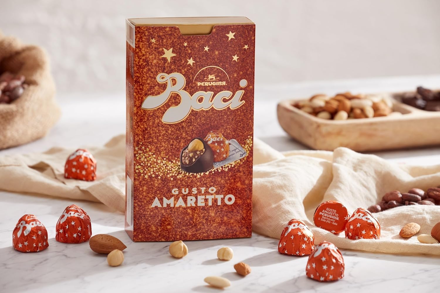 6x BACI PERUGINA Gusto Amaretto Dunkle Schokolade gefüllt mit Gianduia- und Amaretto-Keks Geschmack,150g Box + Italian Gourmet Polpa di Pomodoro 400g Dose