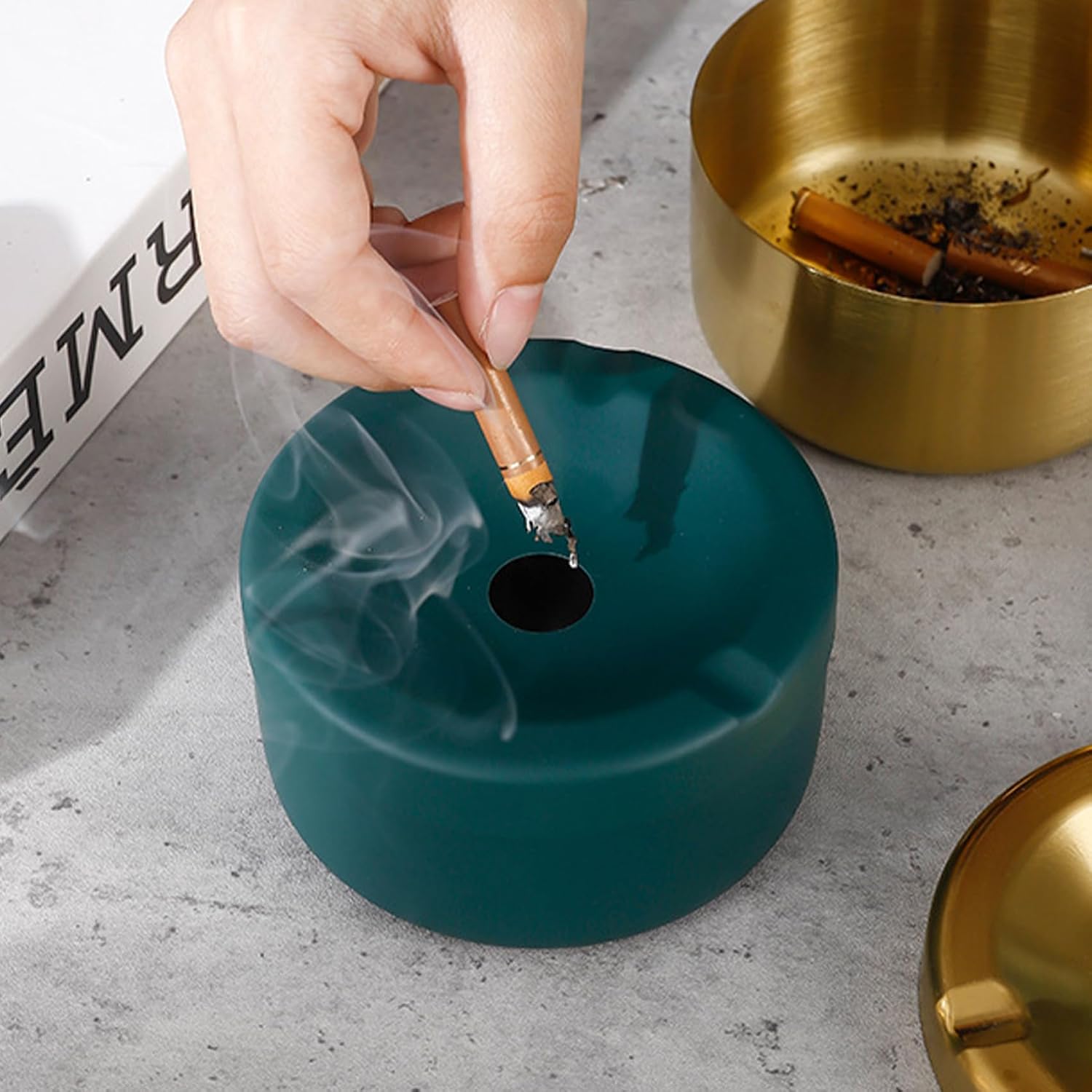 Outdoors Ashtray with Lid, Smokeless Ashtray for Outside Patio Waterproof, Stainless Steel Metal Ash Tray for Smokers Indoor Desktop Office Car Indoor Parties Home Decor