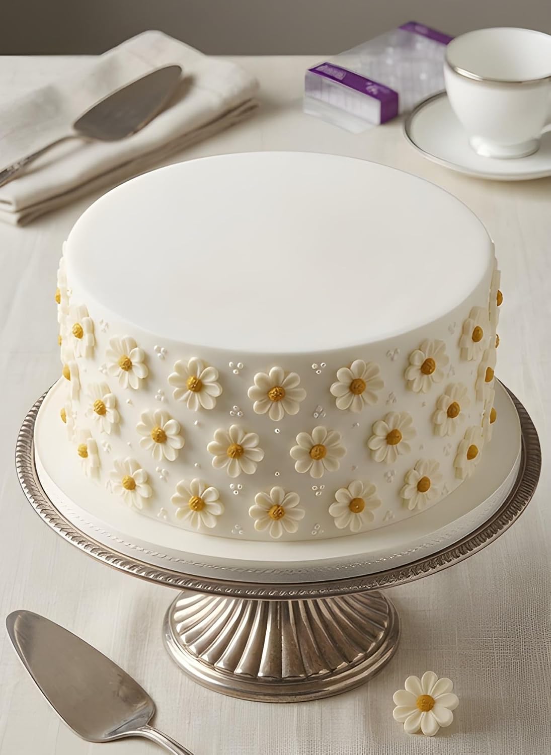 White Daisy Sugar Toppers - 12 Pack image 3