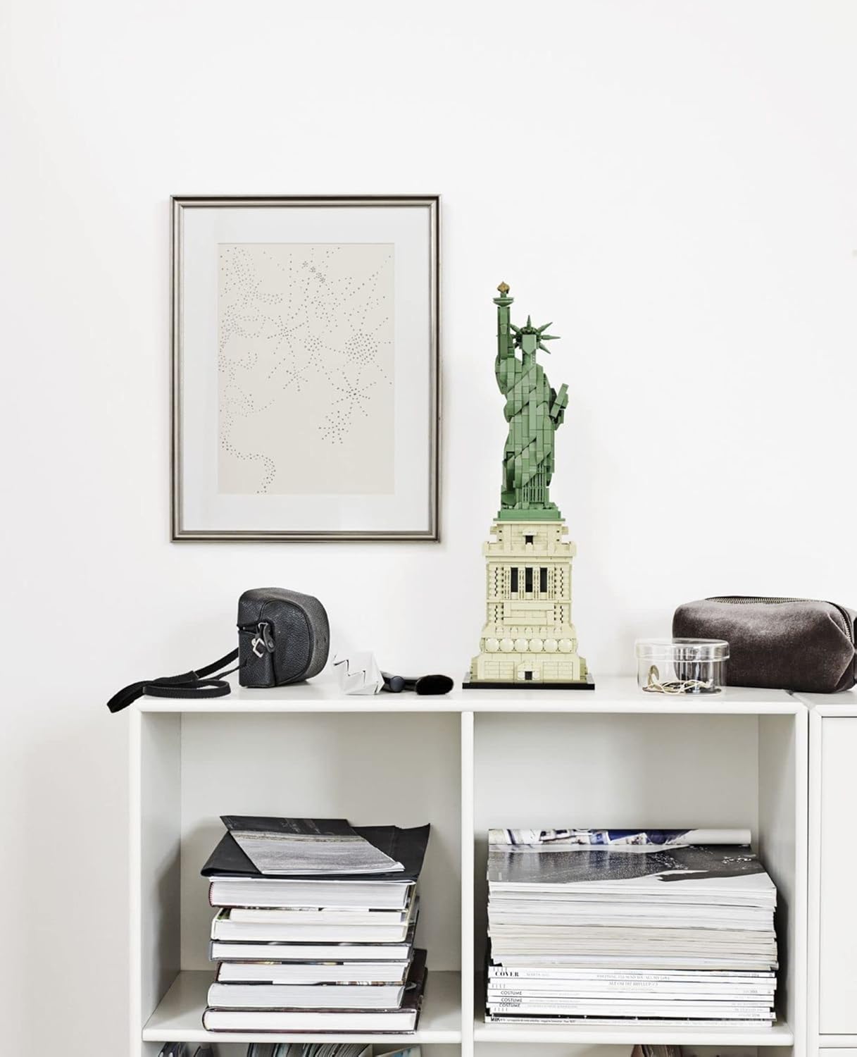 LEGO Architecture Statue of Liberty Model Building Set - Collectible New York City Souvenir, Creative Home Décor or Office Centerpiece, Great Gift Idea for Adults and Teens, 21042