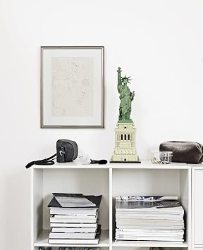 LEGO Architecture Statue of Liberty Model Building Set - Collectible New York City Souvenir, Creative Home Decor or Office Centerpiece, Great Gift Idea for Adults and Teens, 21042