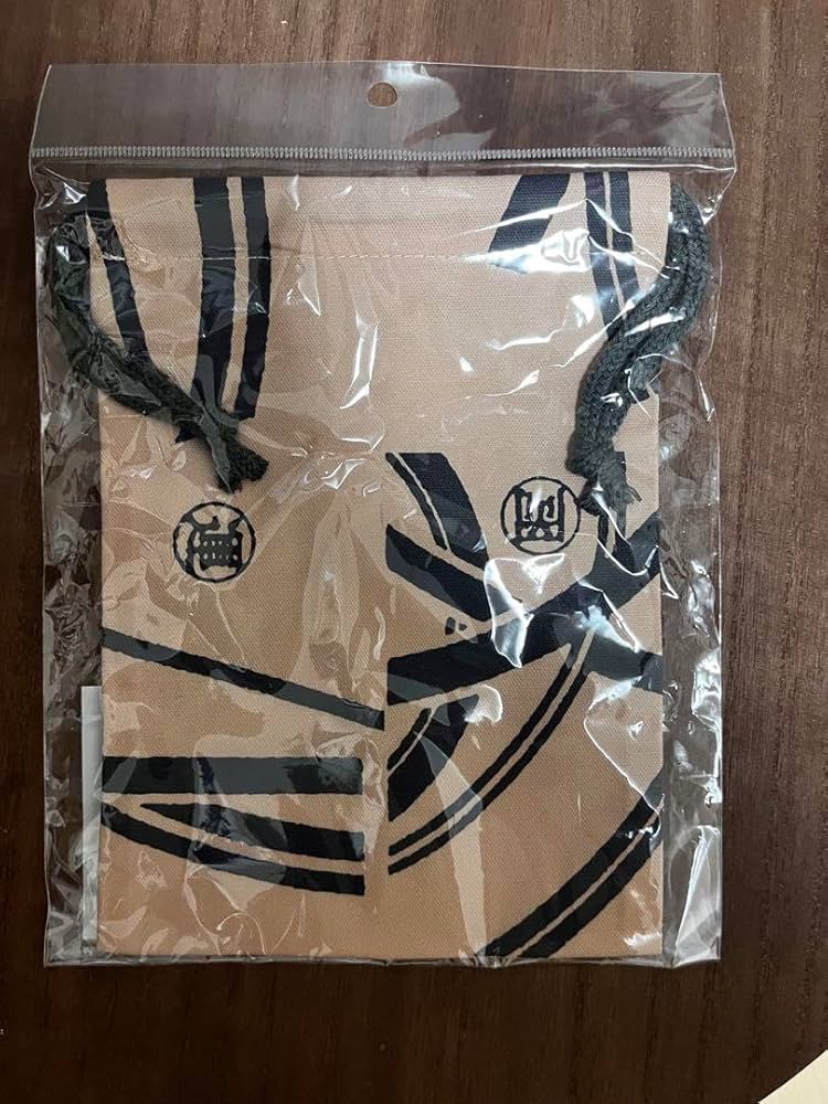 Amazon.co.jp: ゴールデンカムイ 刺青人皮 巾着 : ファッション