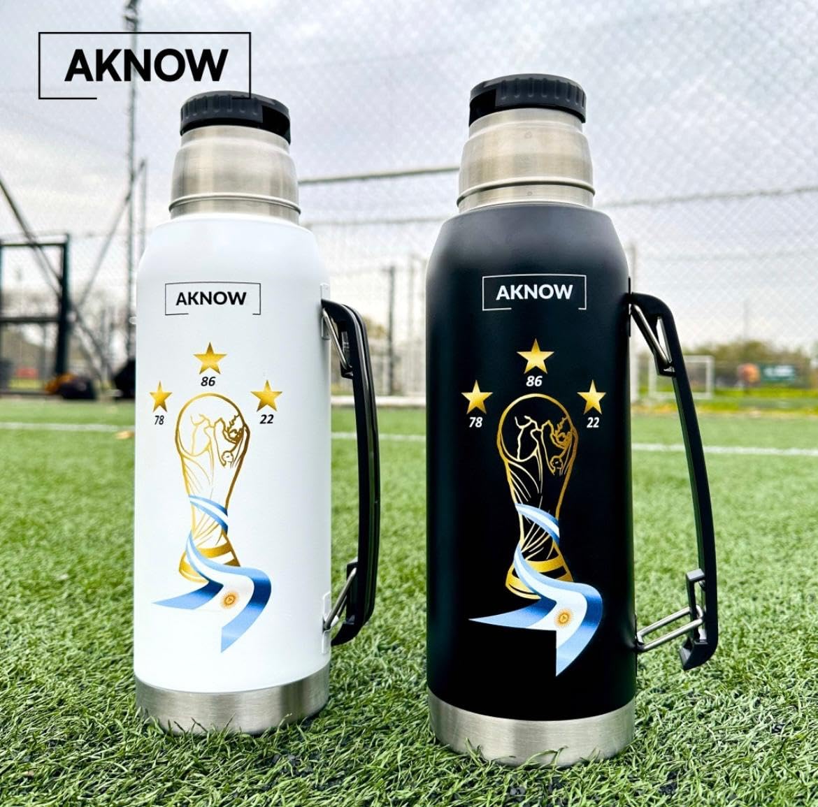 Thermo Argentino Mate Water World Cup Botella de acero inoxidable con bandera argentina 1LT (negro)