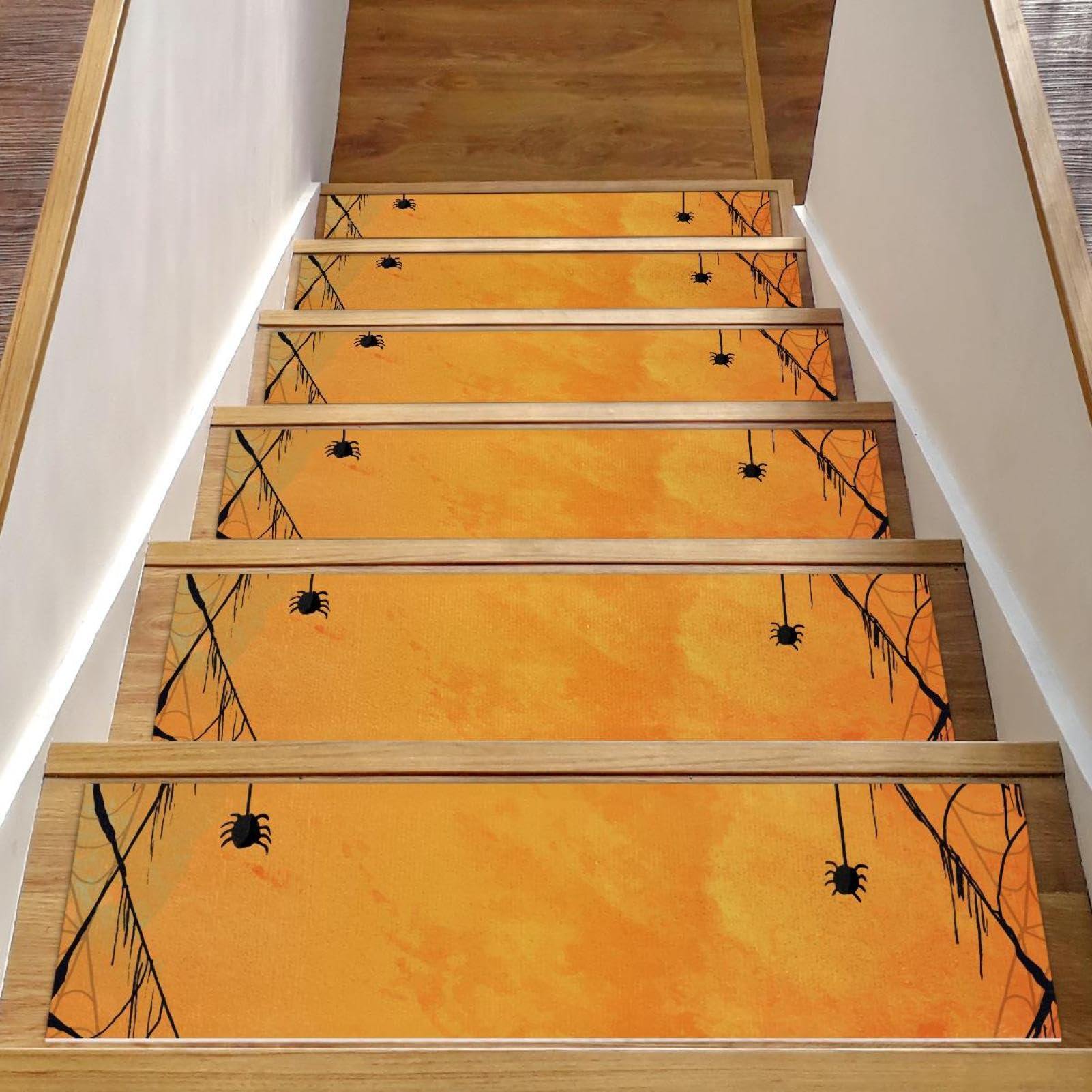 Alfombra antideslizante en escaleras interiores para proteger niños y ancianos en casa