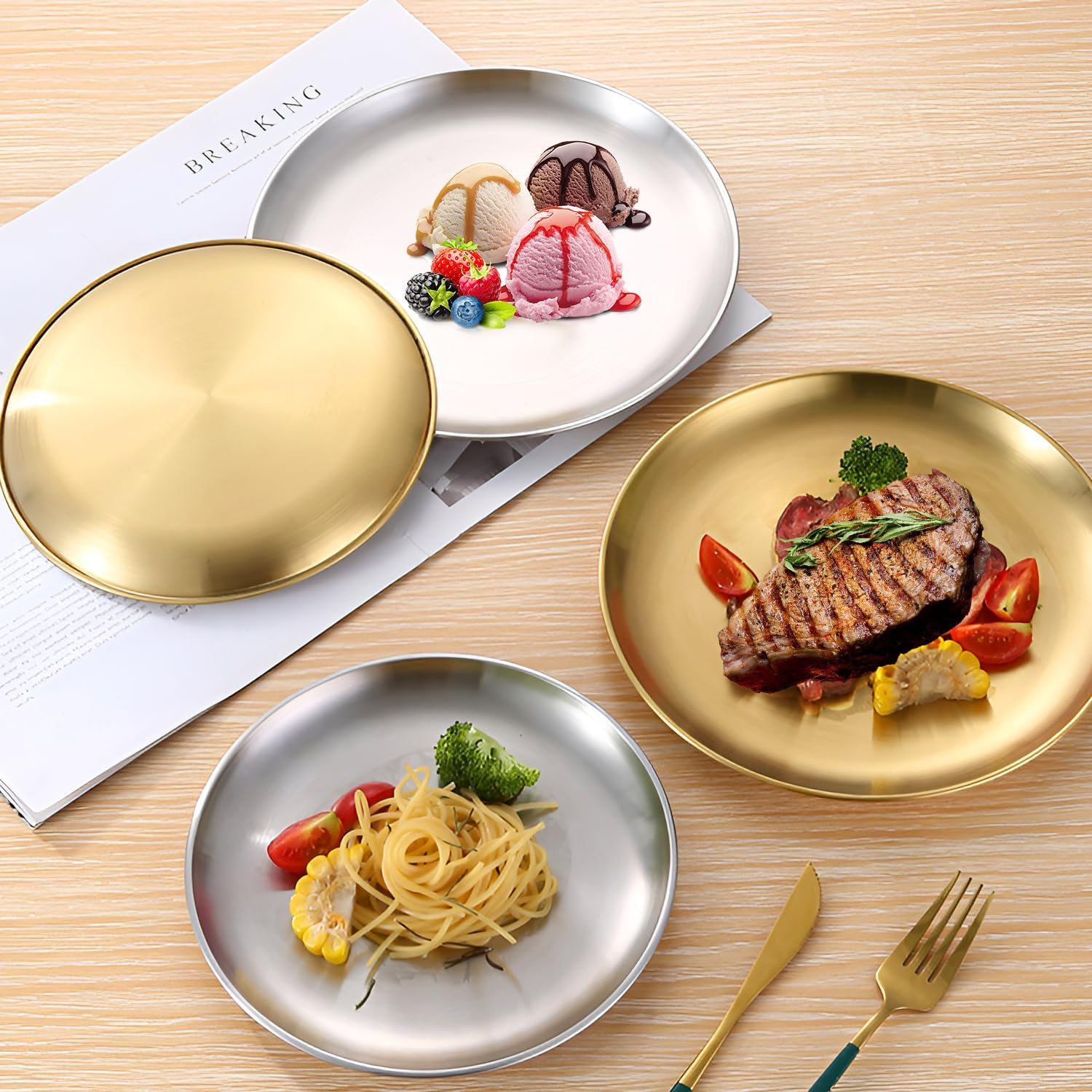 Rundes Deko Tablett 30cm, 2er-Set – Tablett Rund aus Edelstahl, goldfarben Serviertablett für Küche, Restaurant, Camping, Bankett, Party – als Obstschale, Kuchenplatte & Dekoteller