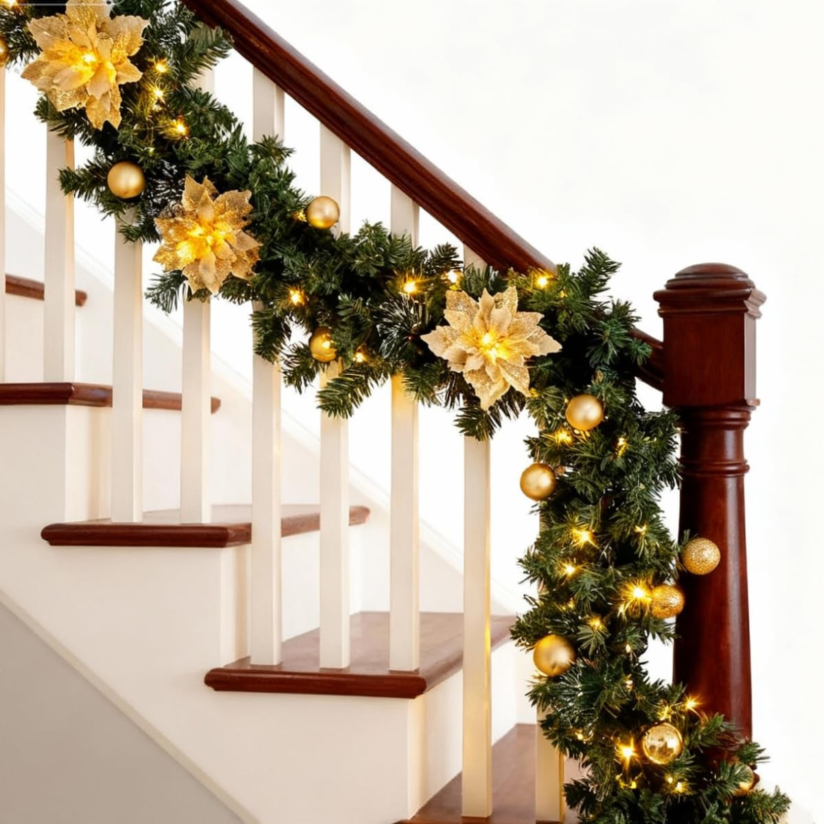 Guirlande de Noël 270cm Avec Lumières Chaudes 5M 50 Leds, Guirlande de Noël avec doré Fleurs et Boules - Décoration pour Portes, fenêtres, cheminées, escaliers, Cour, intérieur et extérieur