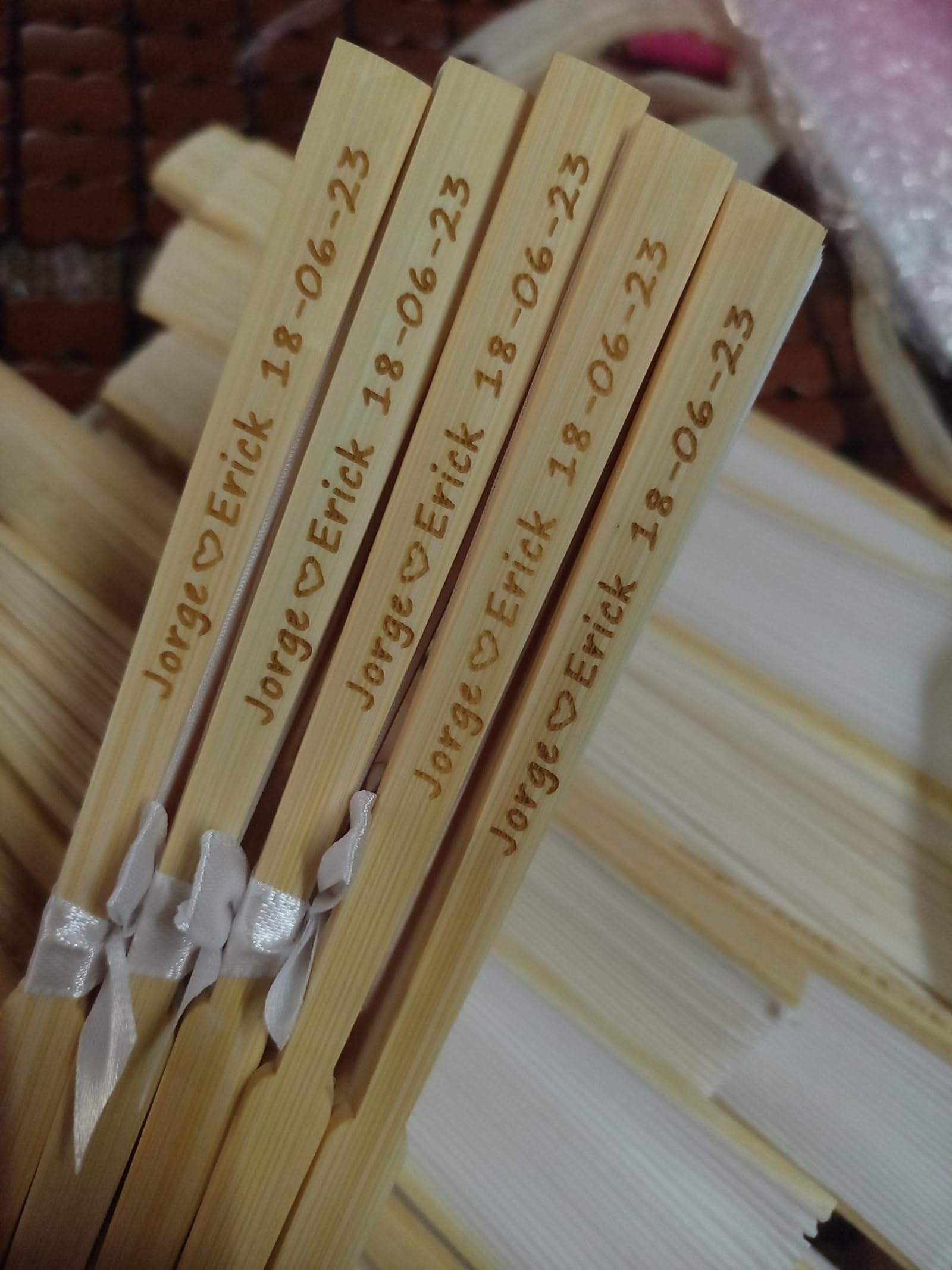 Personalisiertes Handfächer Weiß Fächer Hochzeit Papierfächer Hochzeitsfächer Personalisiert Name Faltfächer Gastgeschenk Für Hochzeit Sommer Party (50pcs)