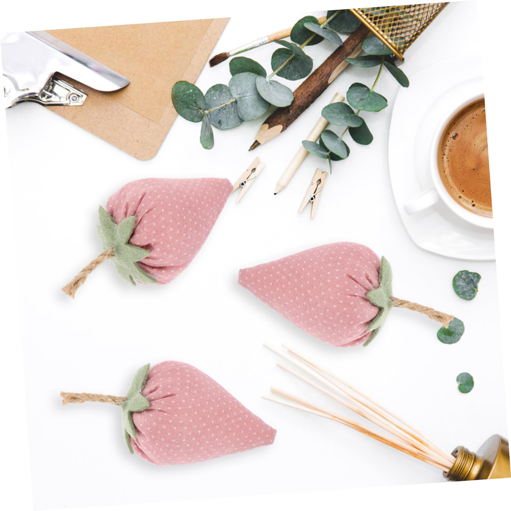 GRIRIW 4pcs Fabric Simulated Strawberry Artificial Strawberry Decoration Artificial Fruits Ornament Simulation Strawberry Artificial Fruits Decoration Fake Strawberries Fake Fruit Decor