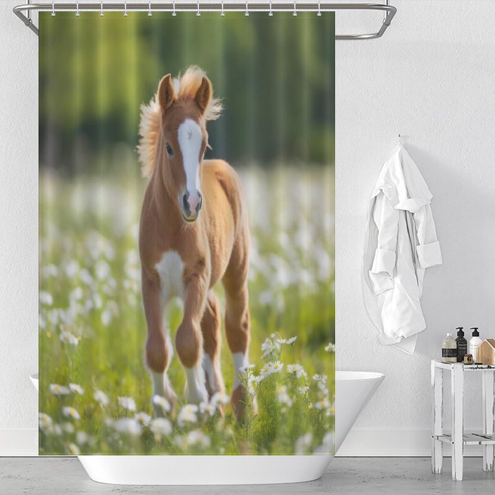 Rideau de bain cheval pour décorer une salle de bain familiale