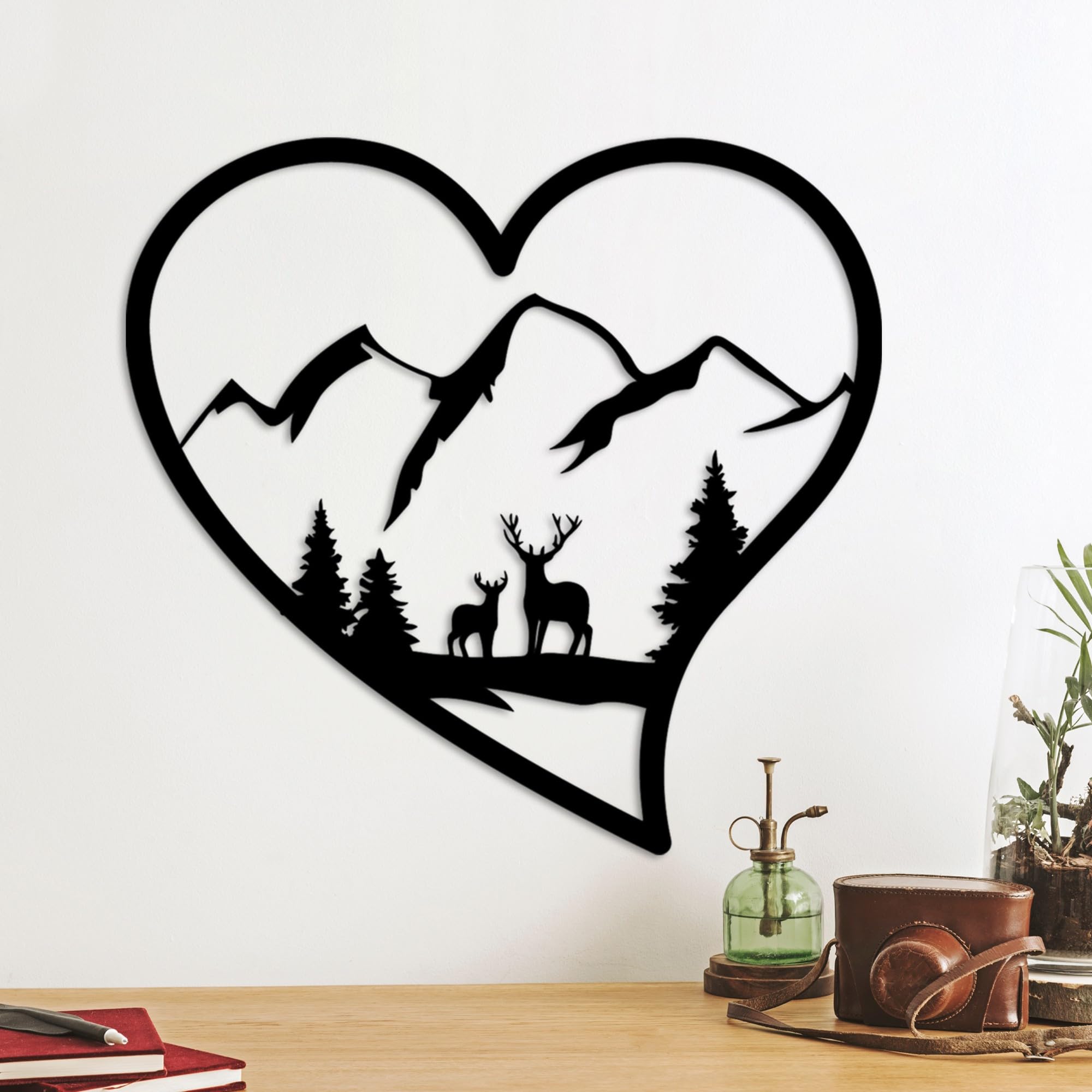 Accessoire mural décoratif en métal pour habiller un mur blanc vide avec élégance