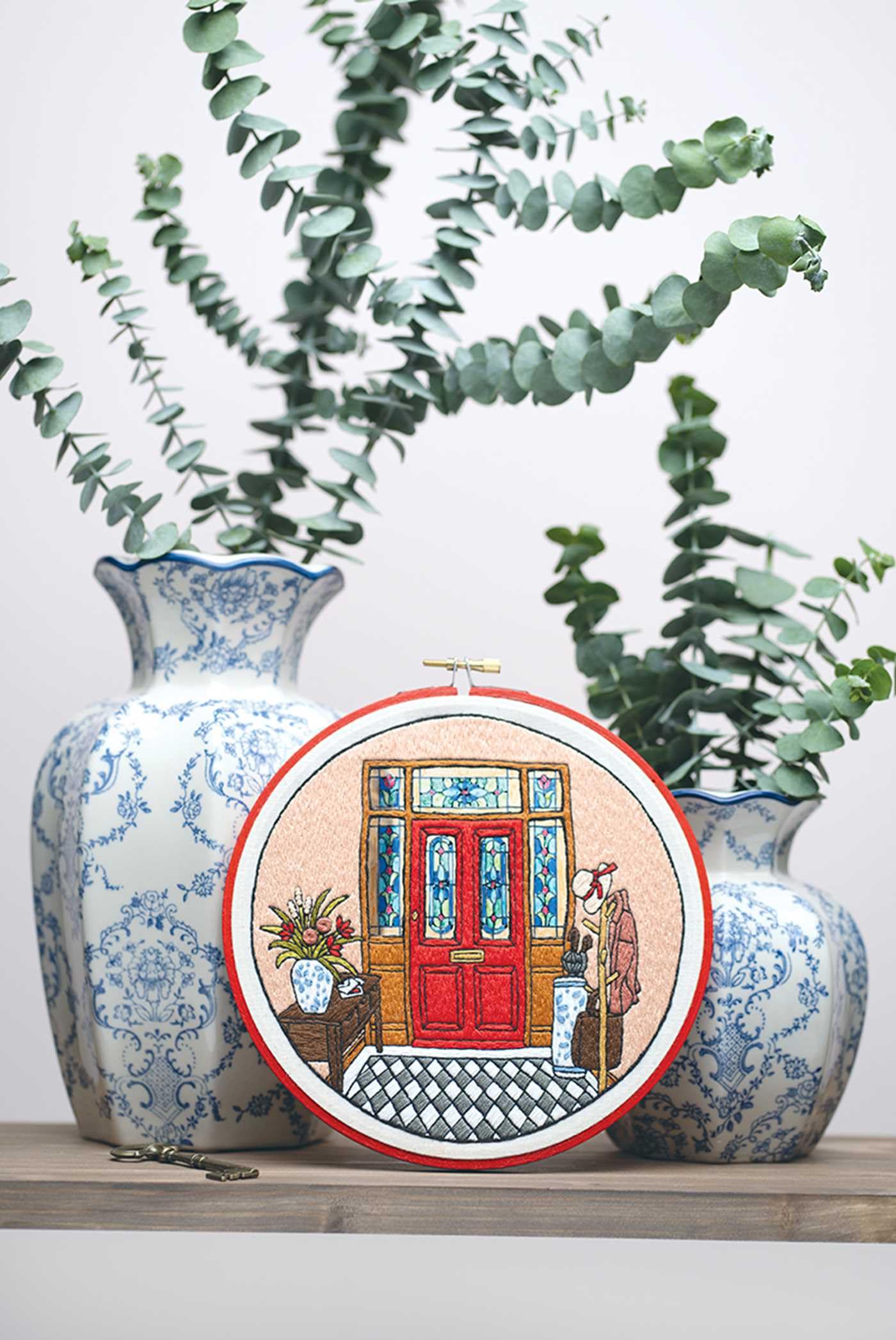 Embroidered Interiors: Stitch 11 Charming Spaces; Skill-Building Techniques