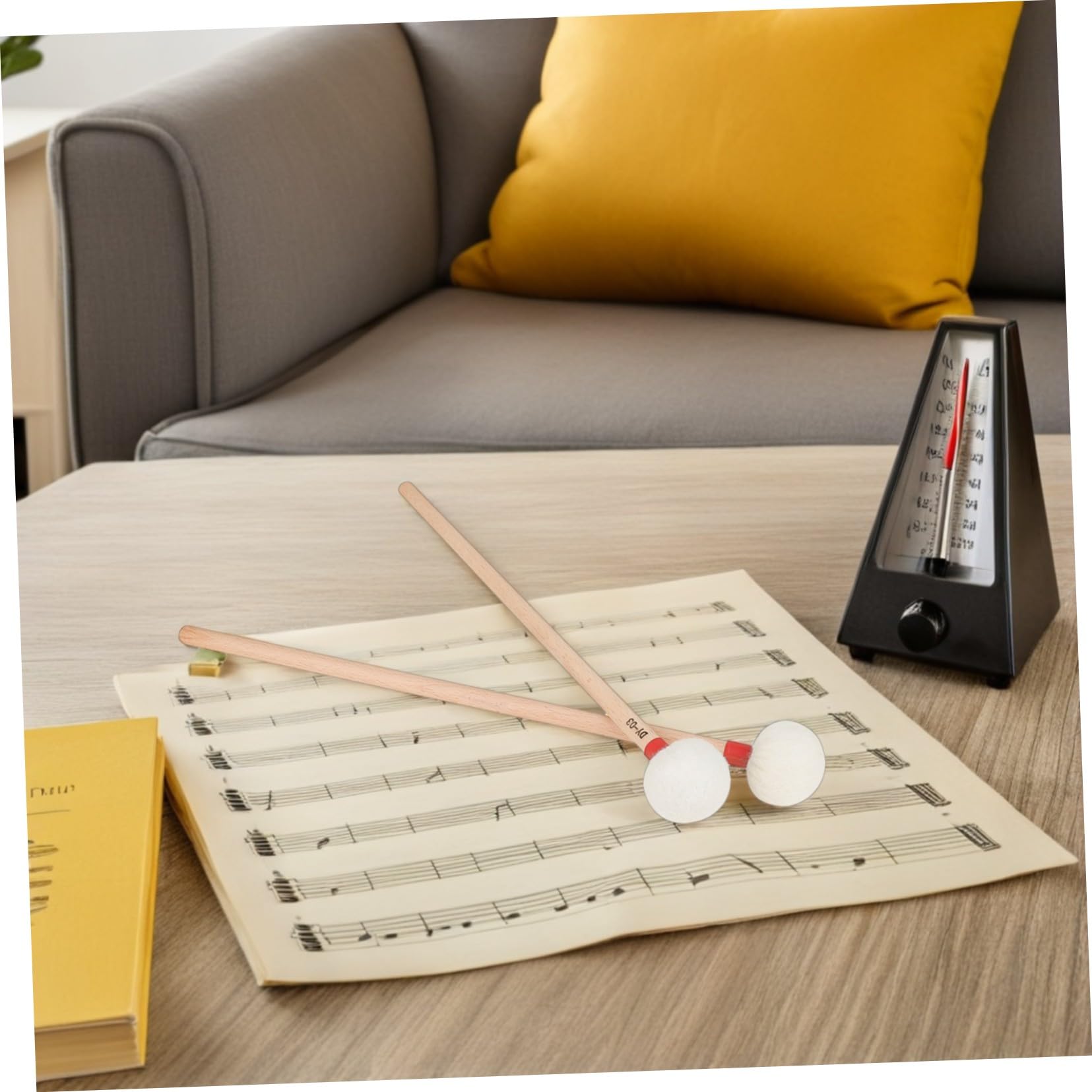 ERINGOGO 4 Sztuki Szt Młoteczki Do Timpani z Drewnianą Rączką i Białą Filcową Główką Precyzyjne Perkusyjne dla Orkiestry i Zespołów Szkolnych Miękkie Akcesoria Do Instrumentów Perkusyjnych