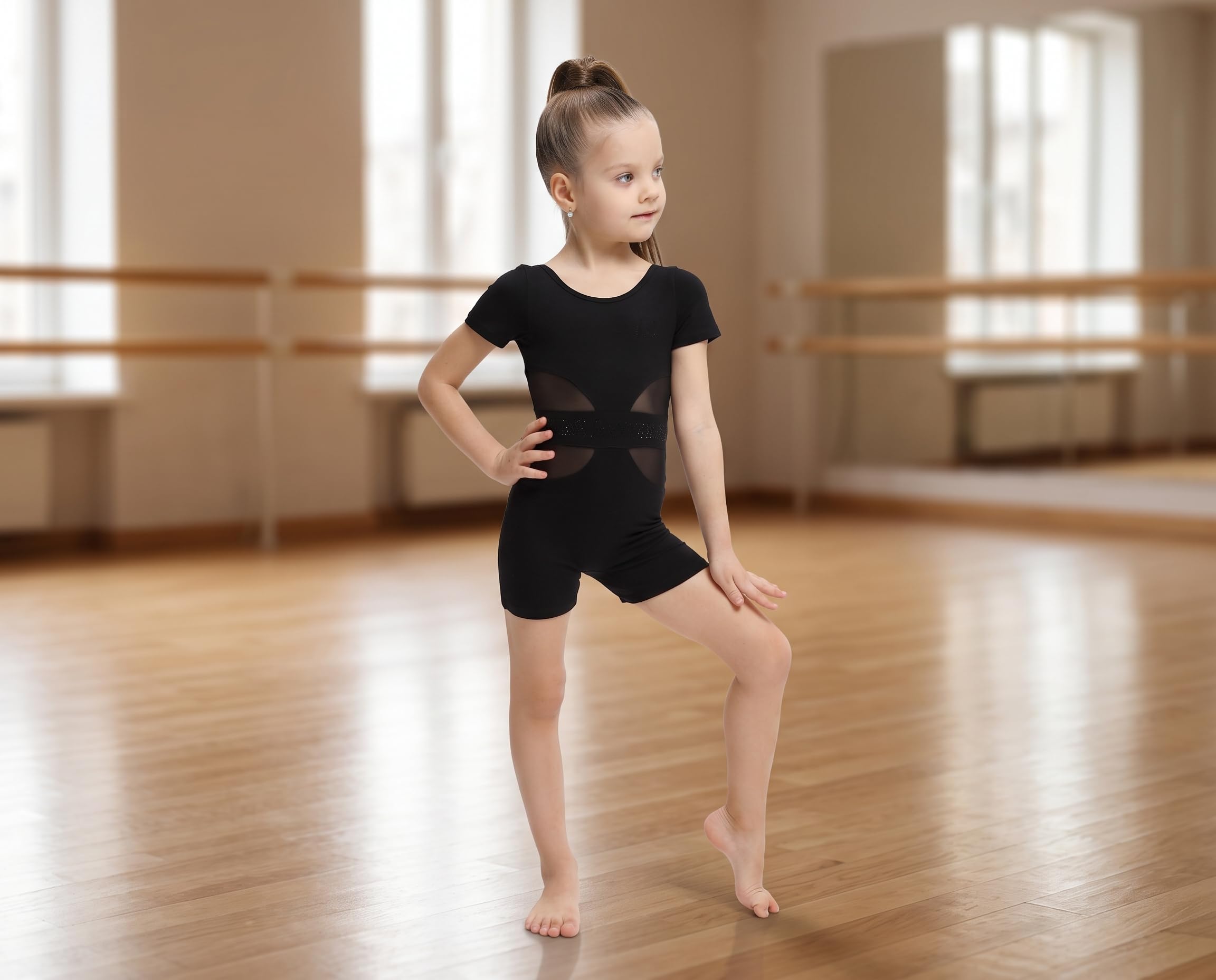 Gymnastikanzug Mädchen Kurzarm mit Mesh-Einsätzen & Strassbesatz – für Rhythmische Sportgymnastik, Ballett & Tanz | 4-Wege-Stretch, atmungsaktiv, 92% Baumwolle, Schwarz