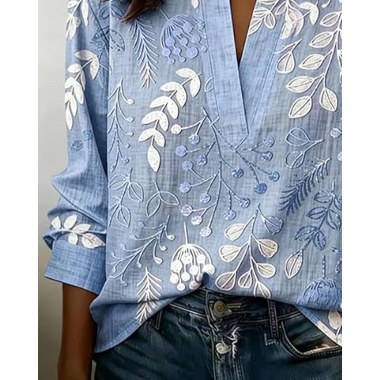 Esta Camisa de Mujer Bordada Gruesa y Duradera Presenta un Elegante Cuello Alto, Cuello en V y Mangas largas.