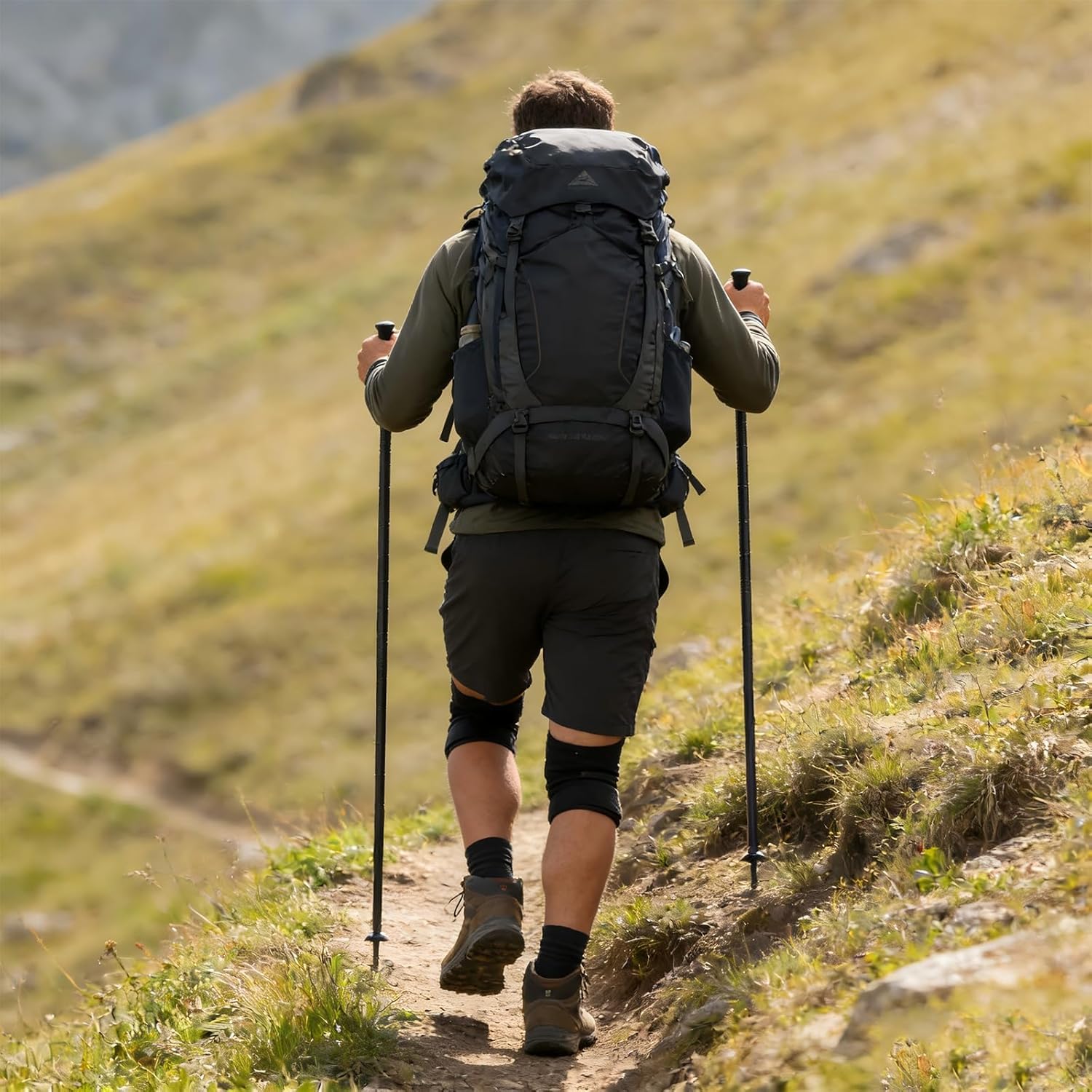 GOUTIME Bastoncini da Cammino in Alluminio Regolabili 123cm, Ammortizzati, Smontabili per Trekking, Montagna e Campeggio, Borsa Inclusa (Nero)