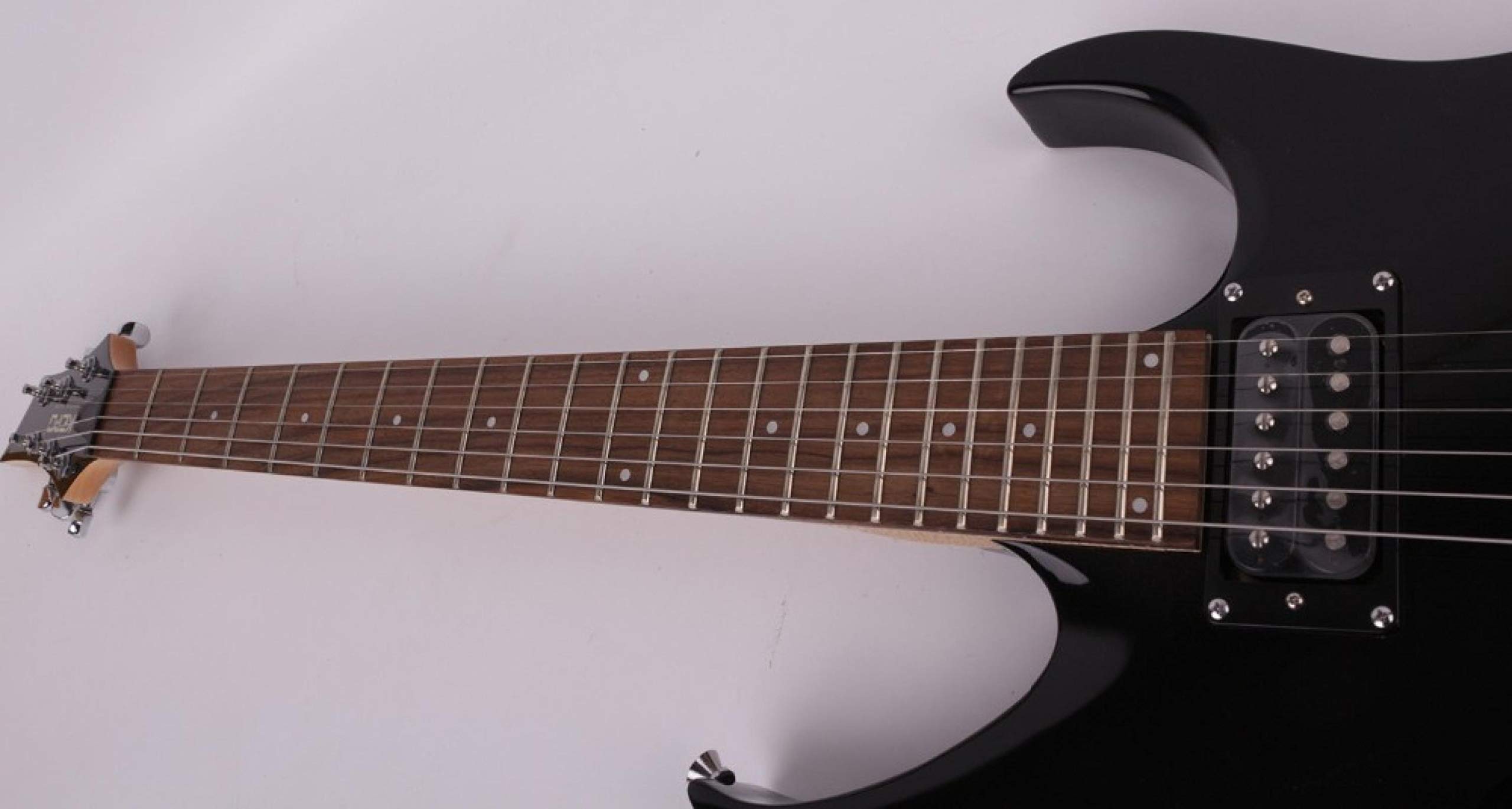 Chitarra elettrica silenziosa incorporata effetto portatile da viaggio nera