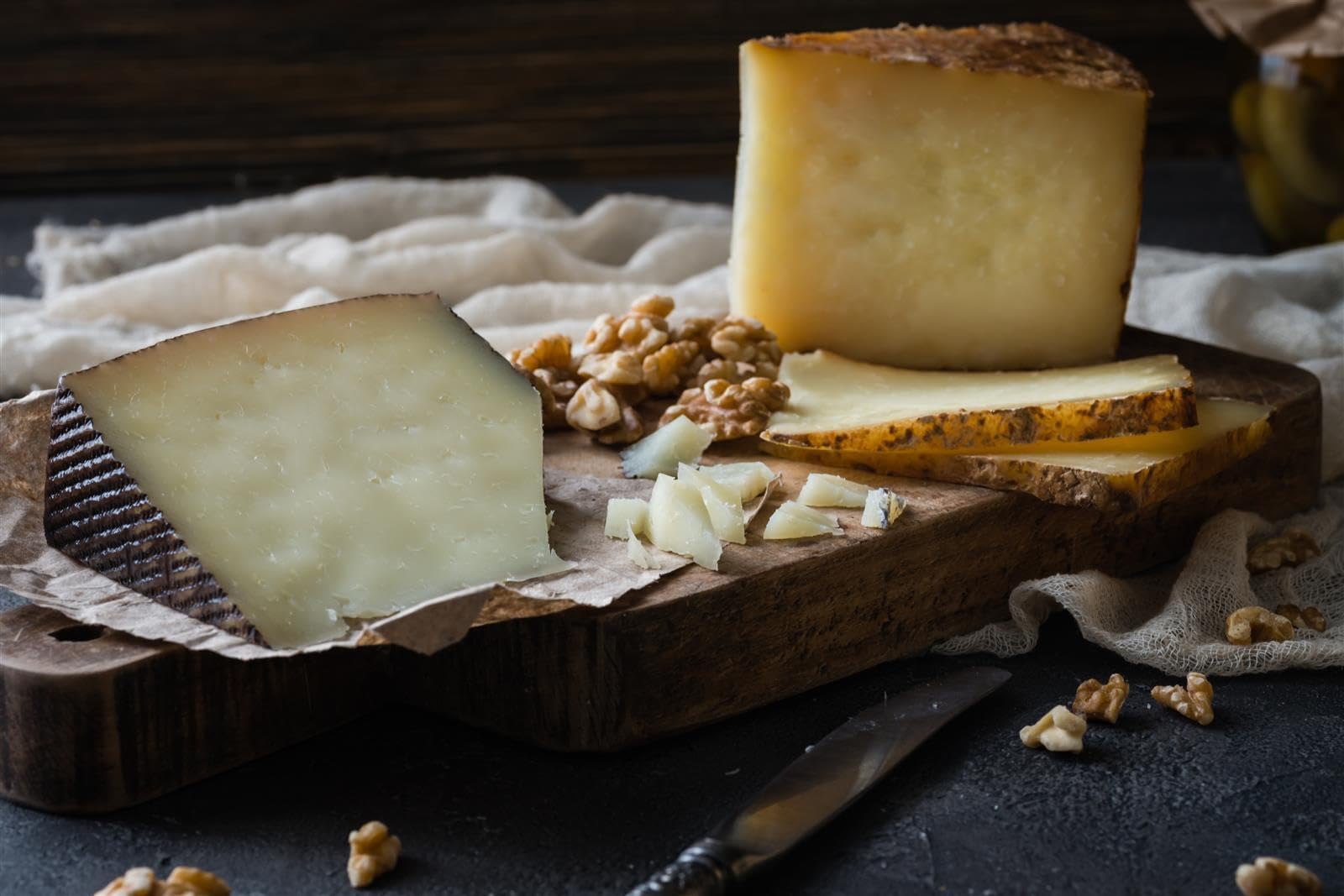 Montecampero QUESO MANCHEGO Añejo - 1x 3kg - spanischer Schafs-Käse, 12 Monate gereift, D.O. PDO Hartkäse aus La Mancha, passt zu Tapas Rioja-Tempranillo-Verdejo-Rotwein & Käseplatte