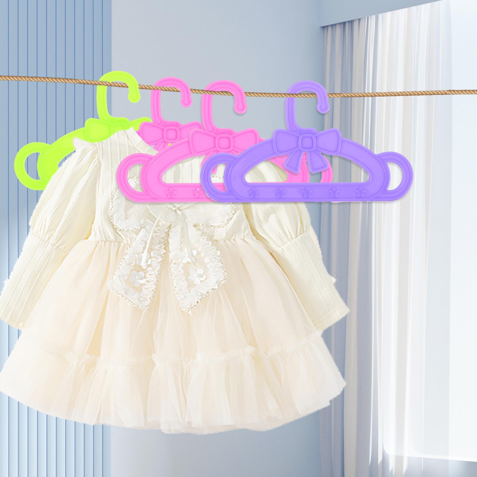 Perchas de Ropa para Muñecas de Plástico, 15 Piezas | Rosa, Verde y Morado, Juego de 5 por Color, Accesorios para Prendas de Muñecas, para Bebés y Niñas