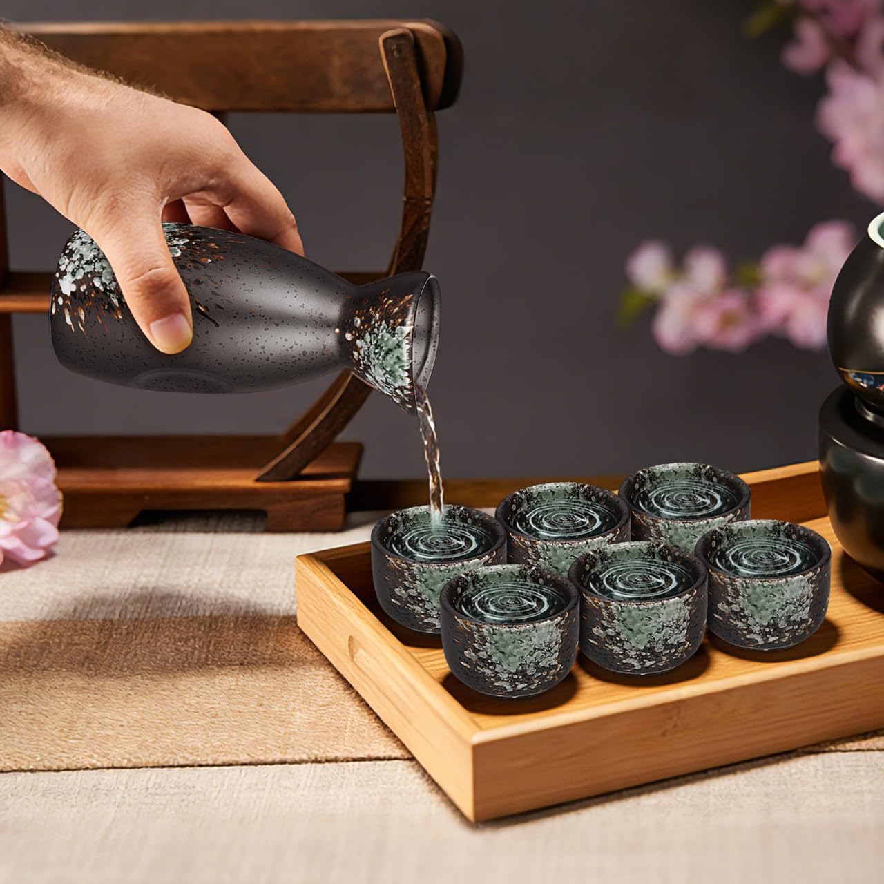 Luxshiny Japanese Ceramic Sake Set: 1 Sake Bottle 4 Sake Cups Traditional Wine Bottle And Cup Set Porcelain Sake Glasses Pottery Shot Cups Tea Cups For Izakaya Japanese Pub Home Restaurant Bar