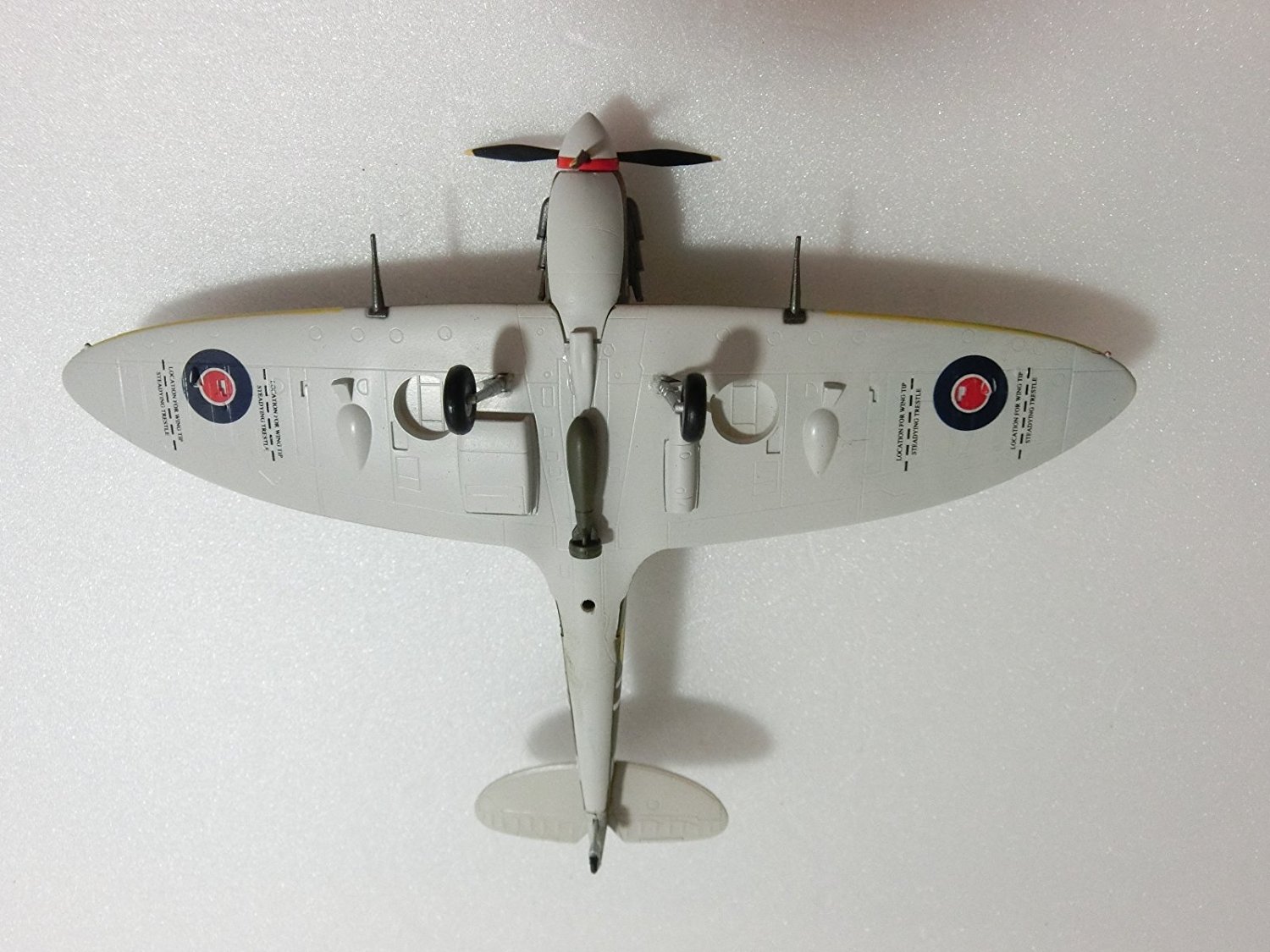 Amazon | 1/72 完成品 37213 スーパーマリン スピットファイア Mk.Vb