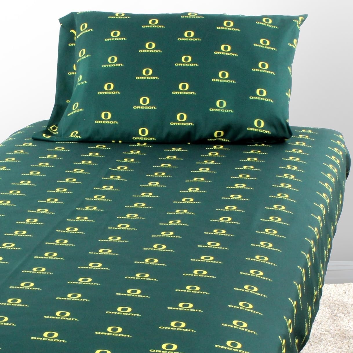 College Covers Everything Comfy Oregon Ducks Twin XL Sized 3 Piece Sheet Set, White Color Background, 1 Flat Sheet, 1 Fitted Sheet, 1 Pillowcase