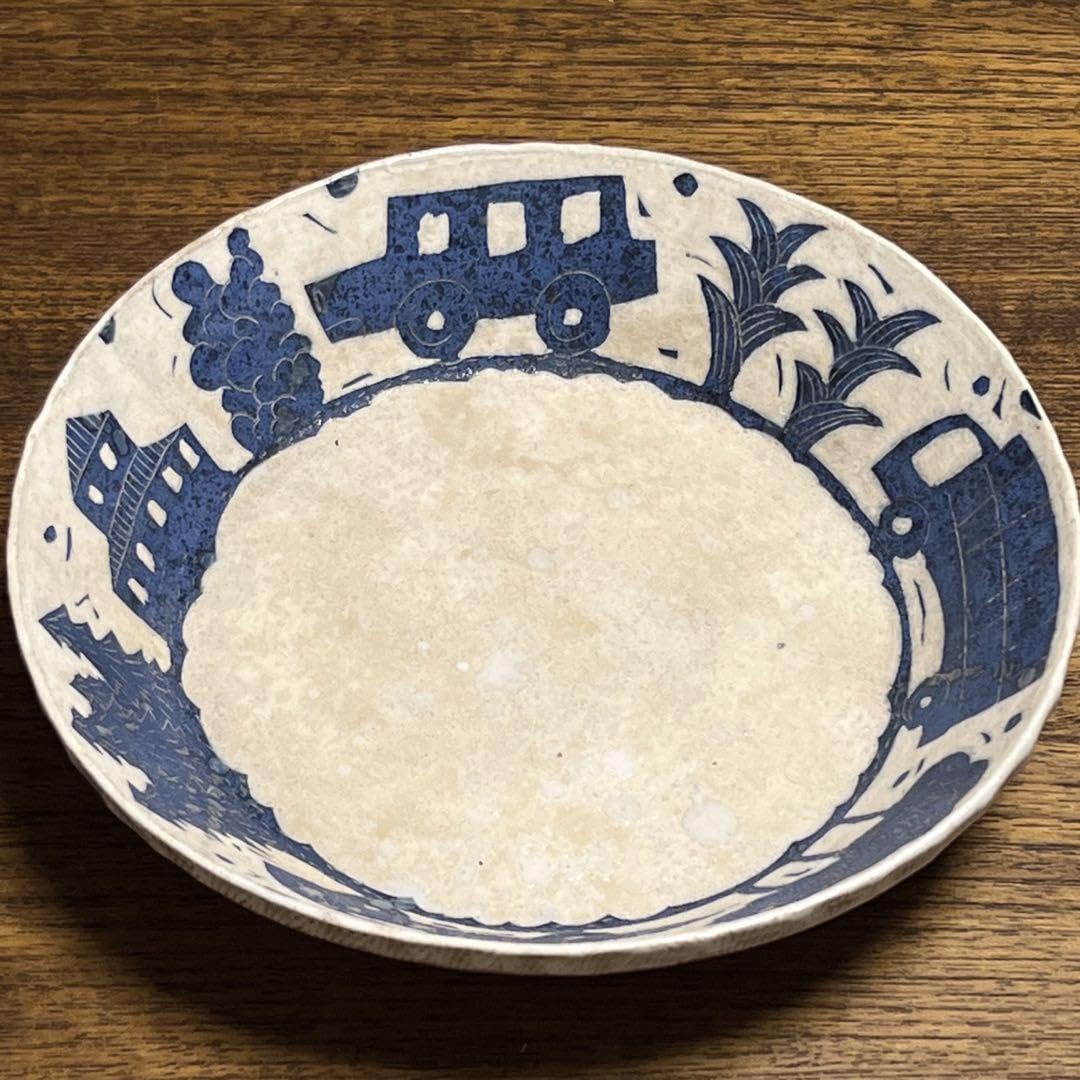 Amazon | 鹿児島睦さん 深さのあるプレート パスタ皿 『車』 ホビー 