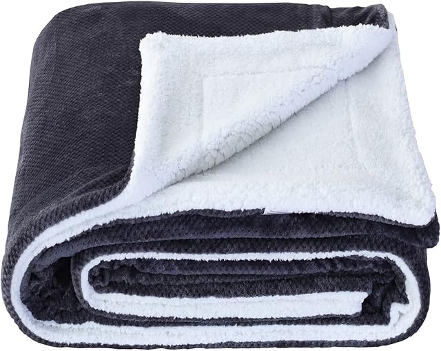 SOCHOW Waffle Sherpa Fleece Throw Blanket, Super Soft Fuzzy Warm, Lightweight Fluffy Reversible Plush Blanket for Bed Sofa Couch, 150cm×200cm Dark Grey