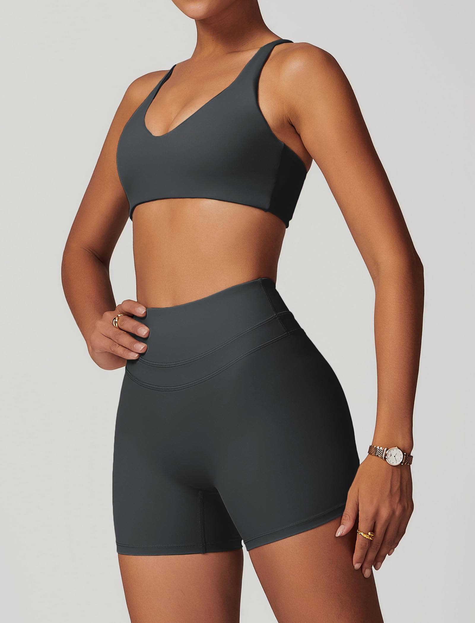 IDOPIP Conjunto deportivo para mujer para fitness: set de gimnasio de 2 piezas con cuello en V, sujetador y leggings cortos – Ropa deportiva de verano para yoga, pilates y entrenamiento