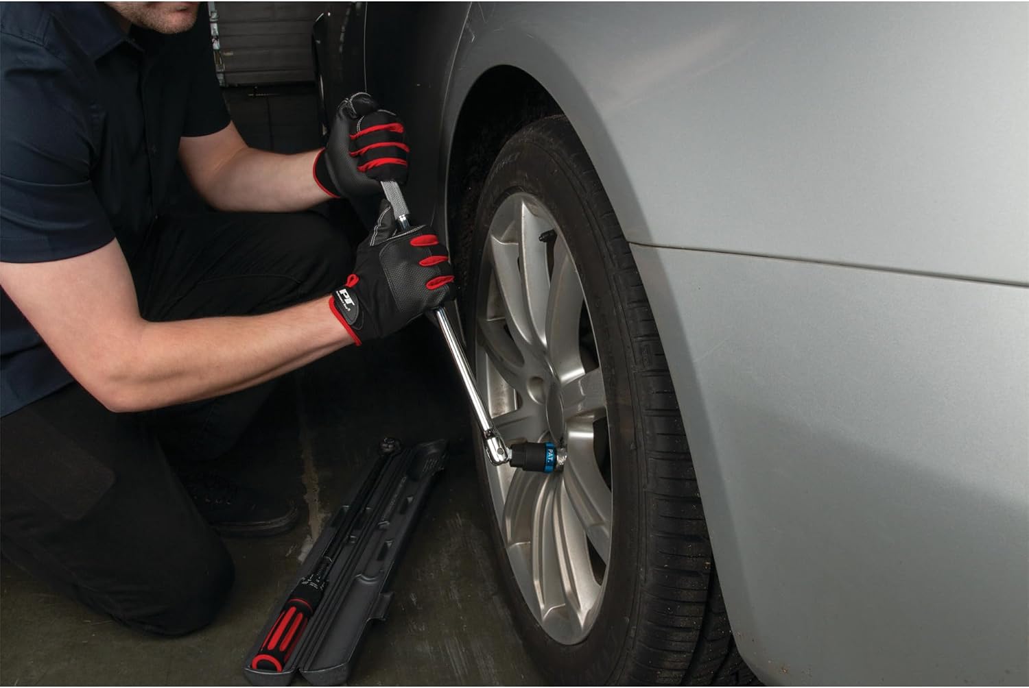 Performance Tool M198 3/8-Inch Drive Click Torque Wrench With Patented Torque Adjusting Locking Collar (10 to 100 ft/lb)