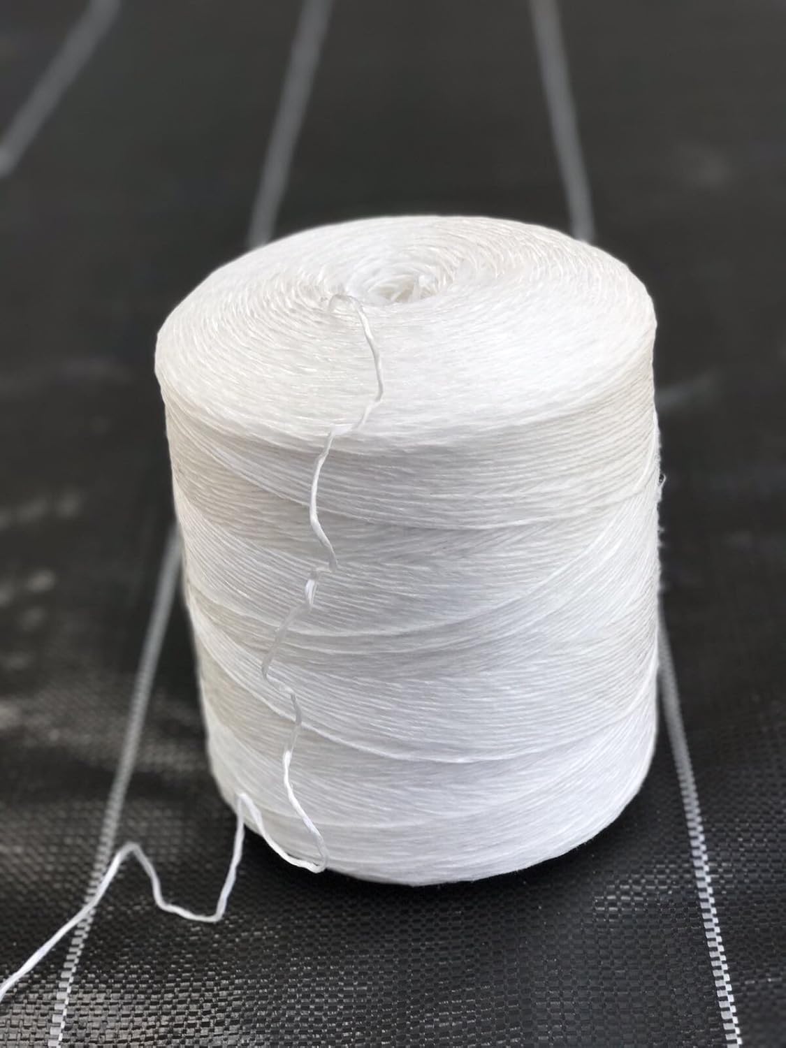 Bundle: 6300 ft Polypropylene Tomato Twine + Reusable Twine Dispenser Bag for Garden Twine String (1 Roll Twine + 1 Blue Twine Bag)