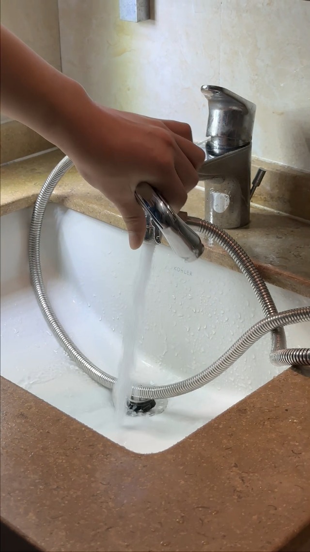 Pomme de douche pratique. Pour éviers de salle de bains Pomme de douche pratique. Pour éviers de salle de bains