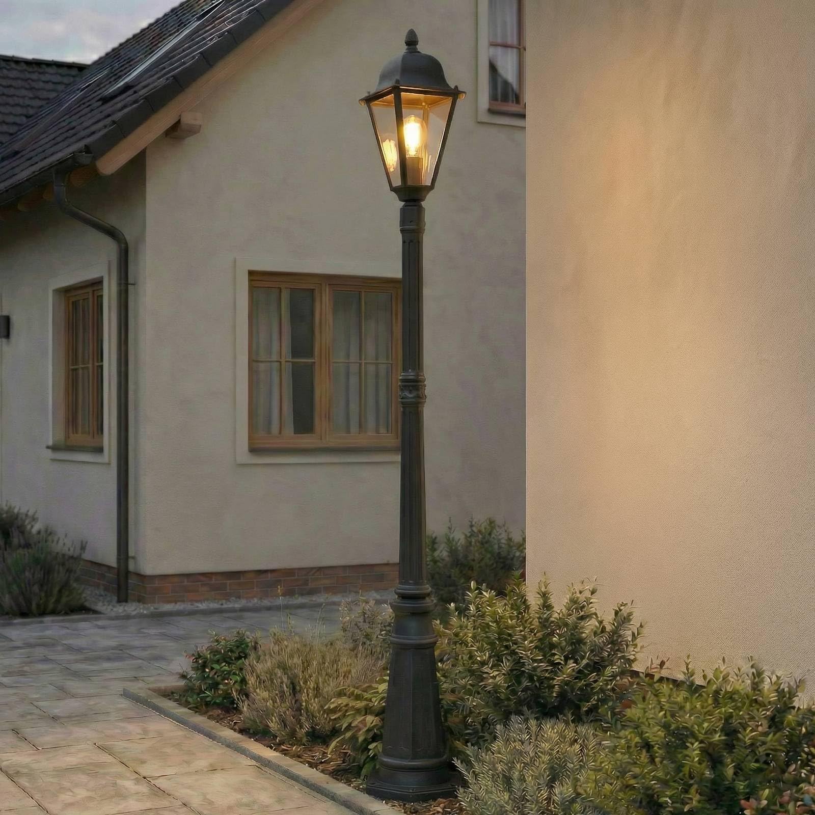 Farola exterior 'Edana' en Negro hecho de Aluminio (1 llama, E27) de Lindby | candelabro, lámpara para exterior
