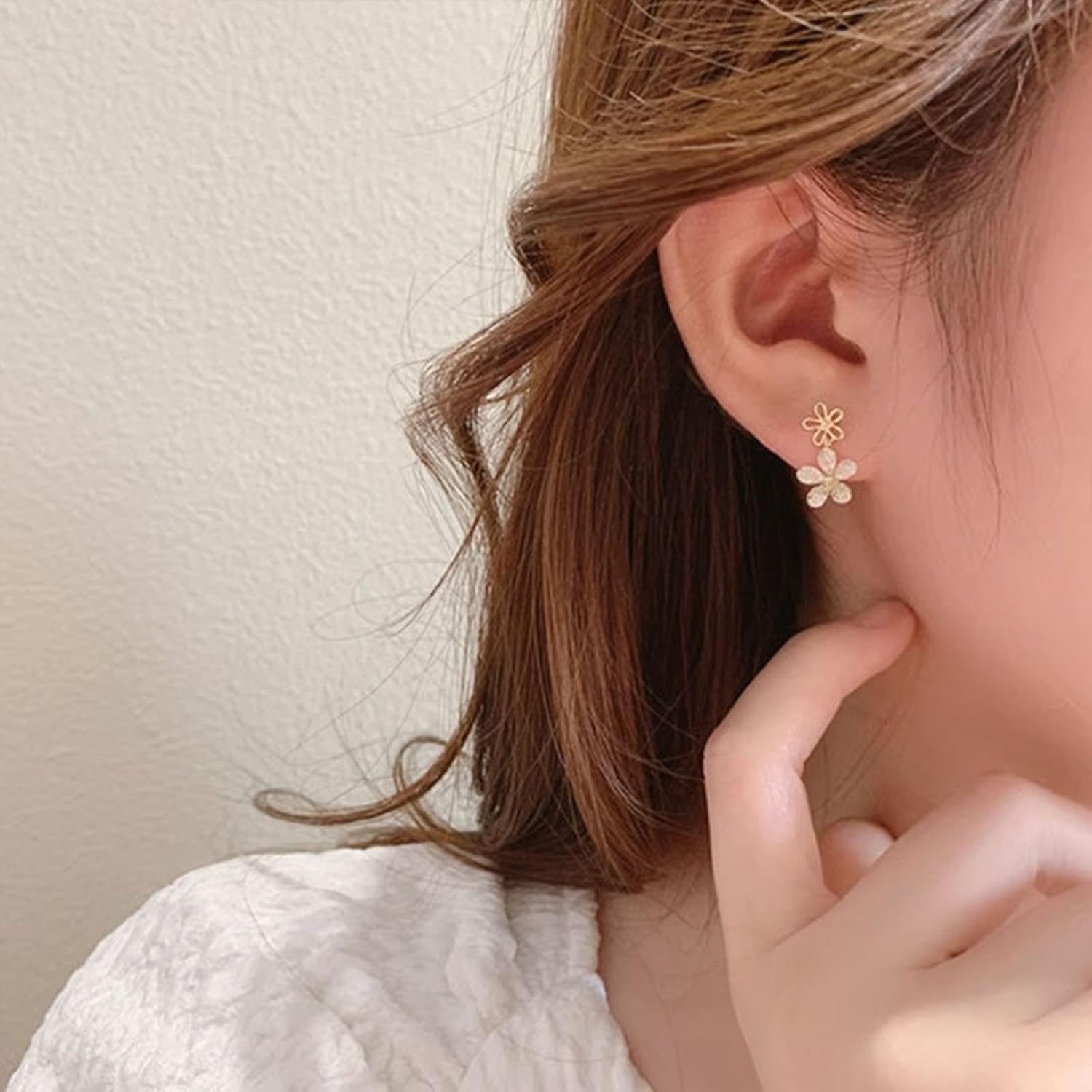 Bohemian Crystal Flower Earrings Hollow Flower Earrings Gold Flower Stud Earrings Vintage Plant Earrings Jewelry for Women Gifts - Image 3