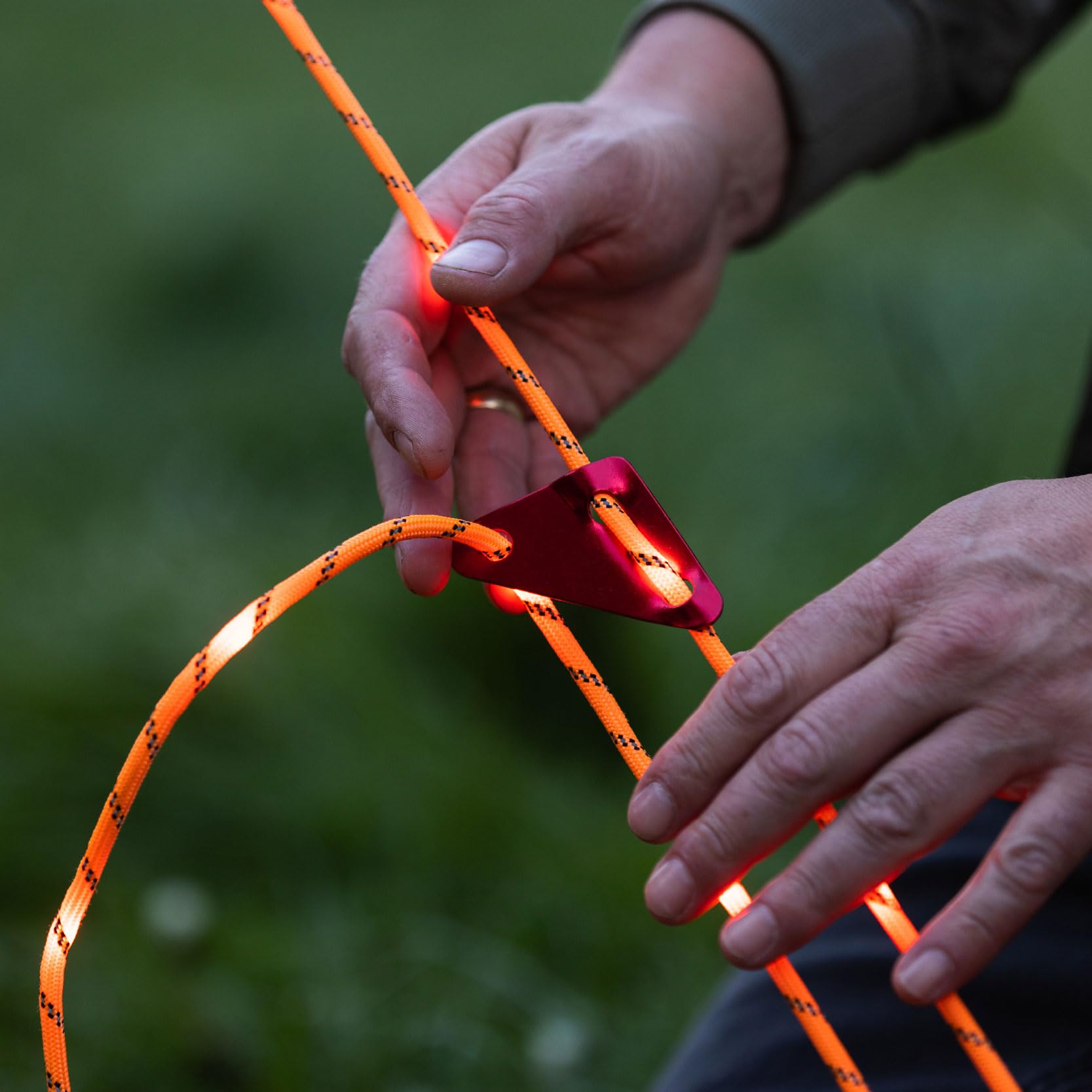 Sunnyside® - LEUCHTTAU AFTERGLOW – 2x 3,5m LED Abspannseil orange-rot + 2,5m Verlängerung, bis 150kg, 90% weniger Insekten, USB-C, dimmbar – Markise Camping Wohnmobil