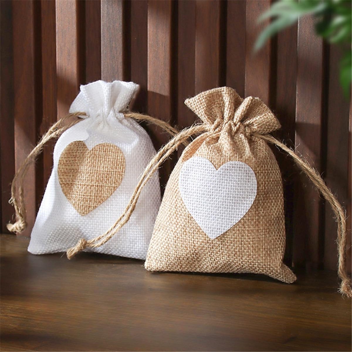 Lot de 65 sacs en toile de jute - Petits sacs cadeaux en lin - Avec cordon de serrage - Petits sacs à remplir - Pour bijoux, mariage, Noël, fête - 95 x 130 mm