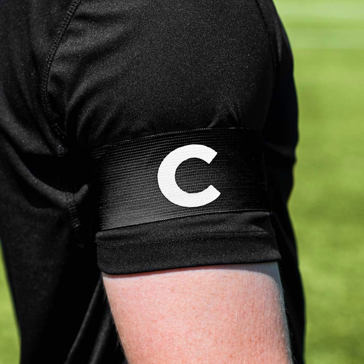 FORZA Pro Captains Armbands – Rugby & Football Armbands | Flexible Nylon with Adjustable Captains Armband with Hook & Loop Fastening [6 Colour Options] (Black)