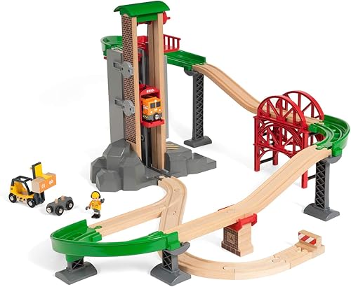 Vista 13 de Juego Brio World 33887 de 32 piezas, de juguete, tren con accesorios y pistas de madera, para niño a partir de 3 años
