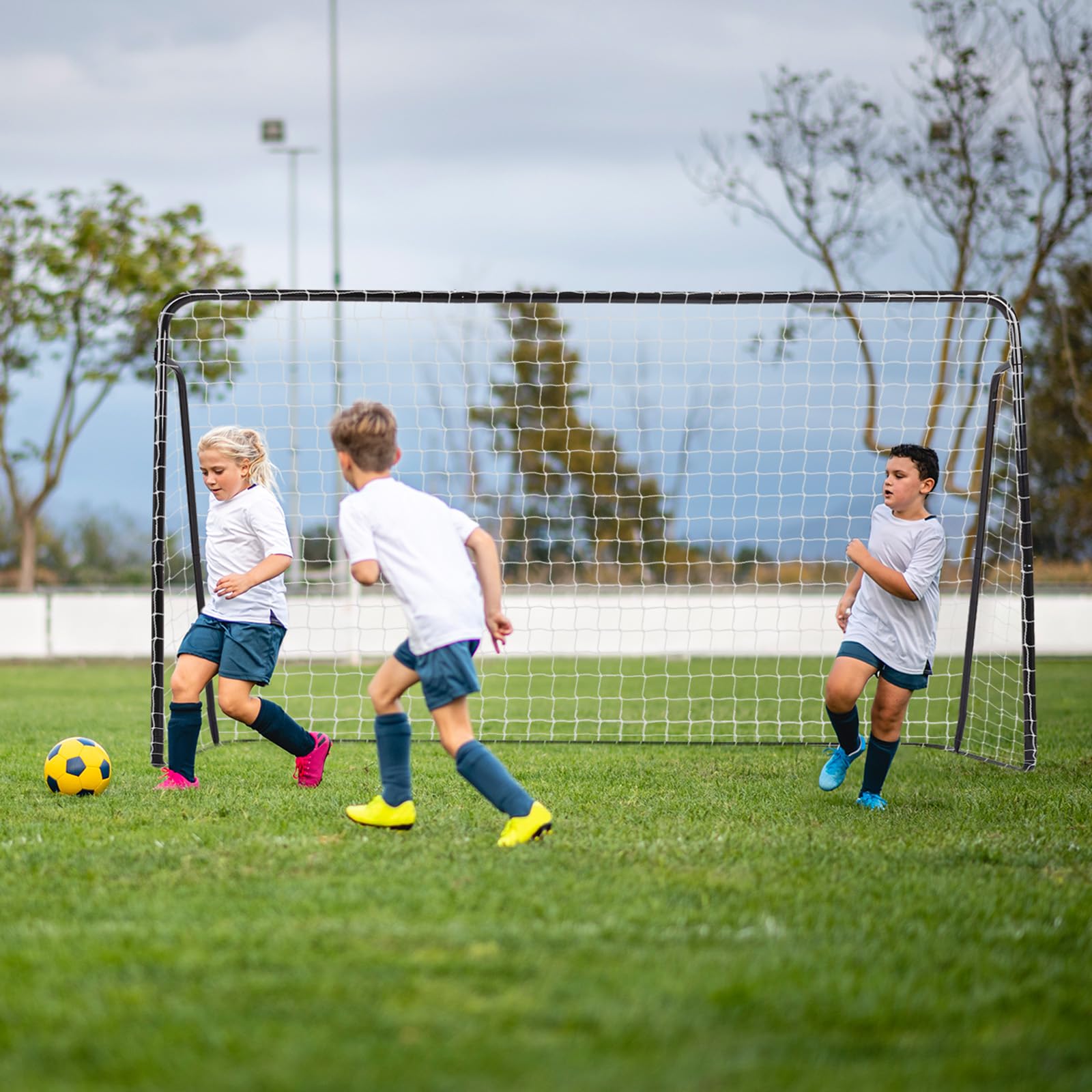 LALAHO But de Foot Cage de Foot pour Enfants 240x150x90 cm Cadre Robuste en Acier Galvanisé