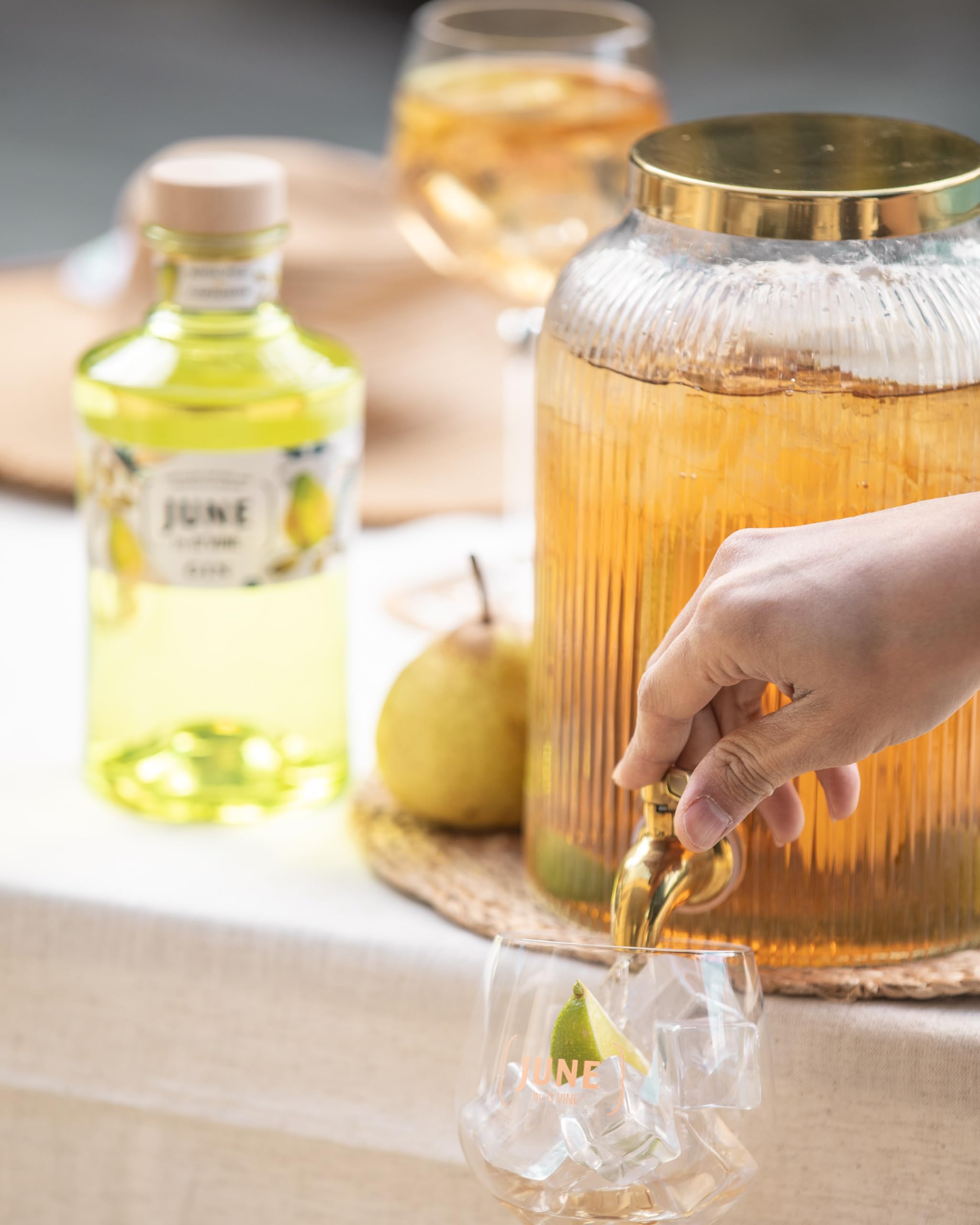 JUNE by G'Vine Gin Royal Pear & Cardamom 37,5% Vol. 0,7l