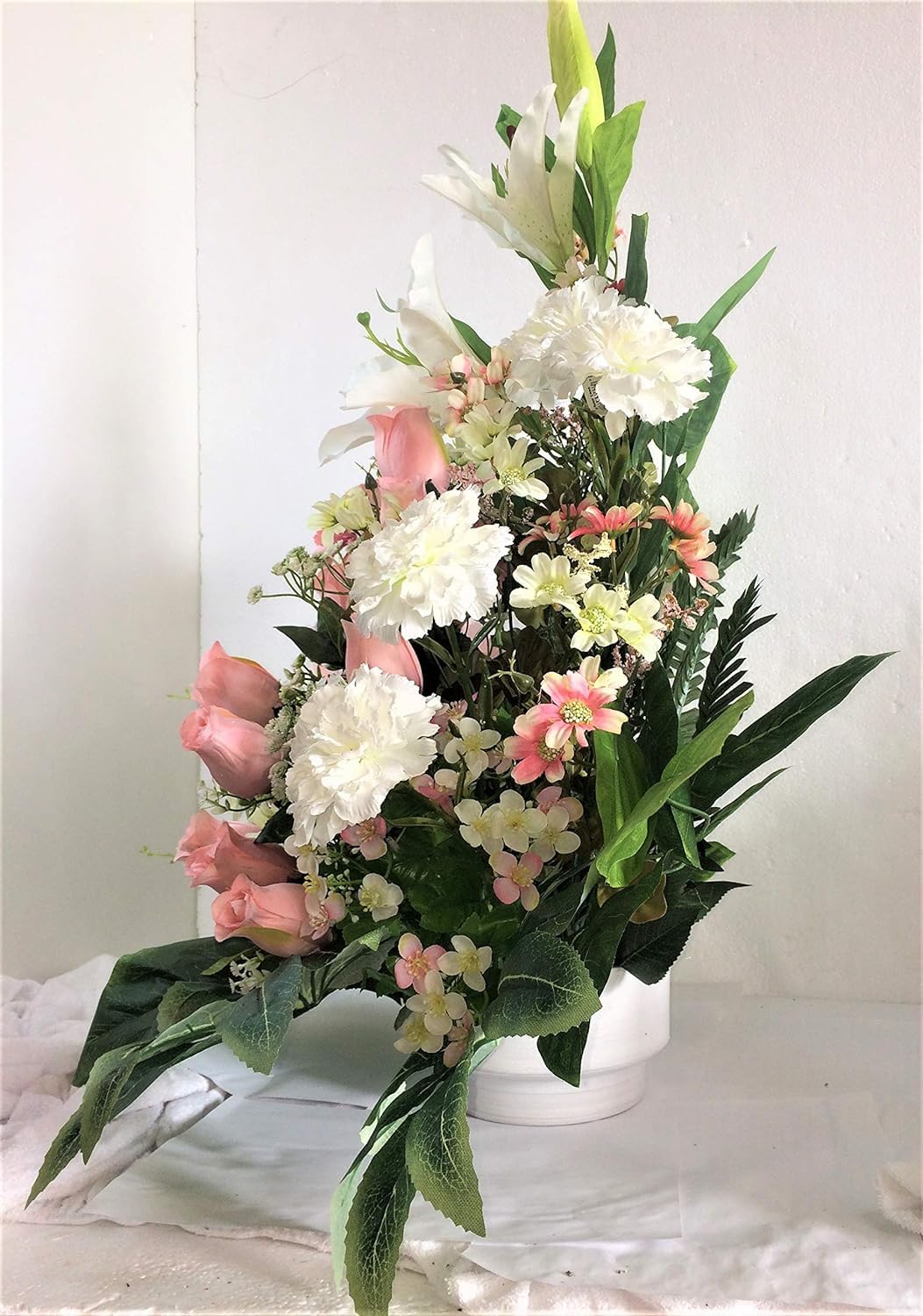 LBA Centre de Fleurs artificielles pour cimetière. Également pour Les églises. Journée spéciale de la Toussaint. Dimensions : 80 x 70 x 45 cm.