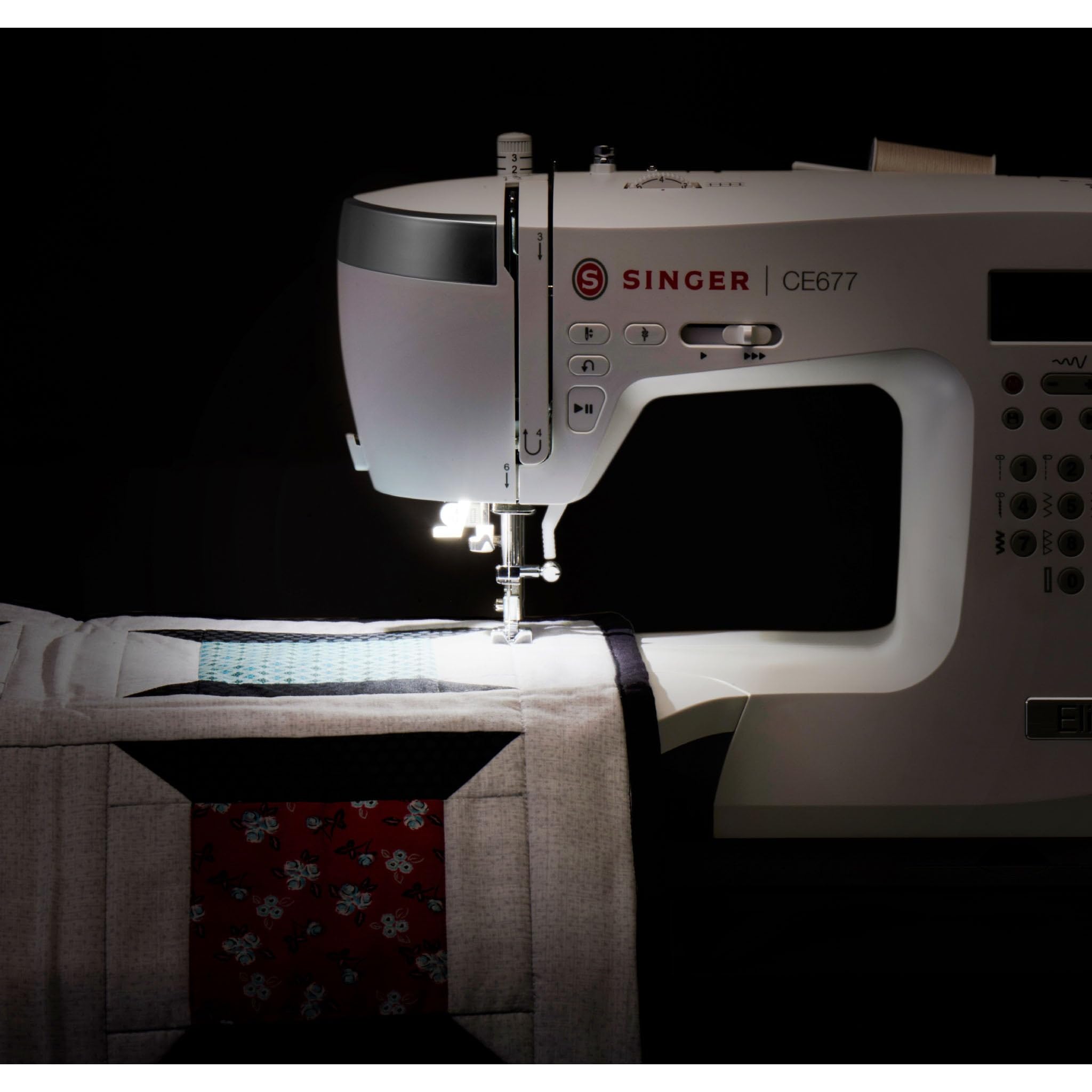 Singer Elite CE677 - Macchina da cucire computerizzata con 200 punti integrati e infila aghi integrato, colore: Bianco