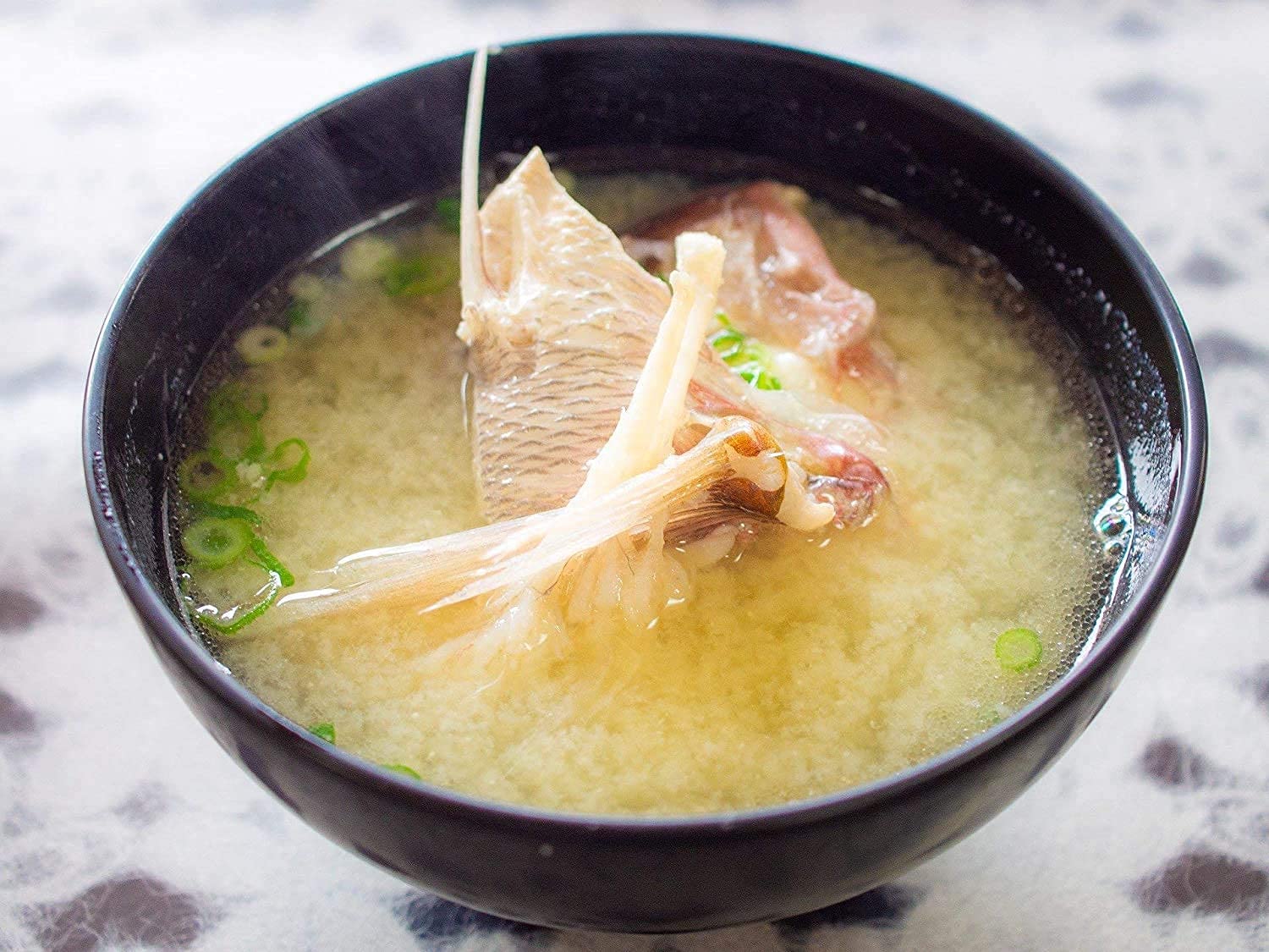 TIKUSAN Miso Sieb und Stößel Miso Dissolver Misokoshi Edelstahl mit Holzstößel für die Herstellung von Miso-Suppe, hergestellt in Japan, kleine Größe