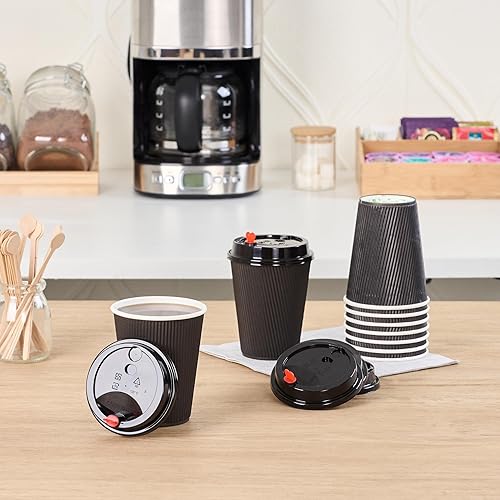 Miniatura 3 de Restaurantware Solo tapas 50 tapas desechables negras de taza de café sin BPA con tapones de tapón de corazón rojo. Se adapta a tazas de 8 onzas, 12