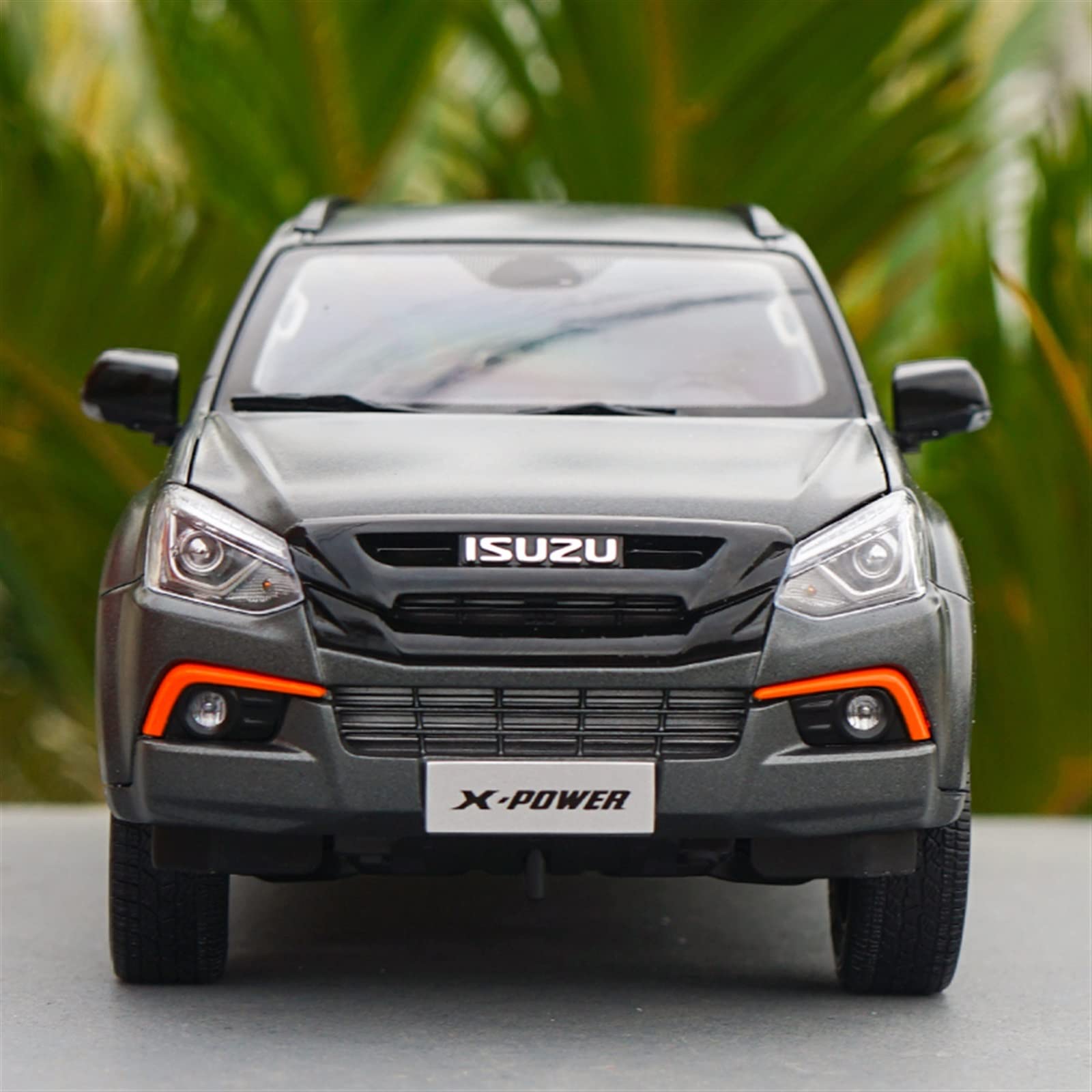 Amazon | 車のモデル 1/18 いすゞ MU-X SUV スケール ダイキャスト
