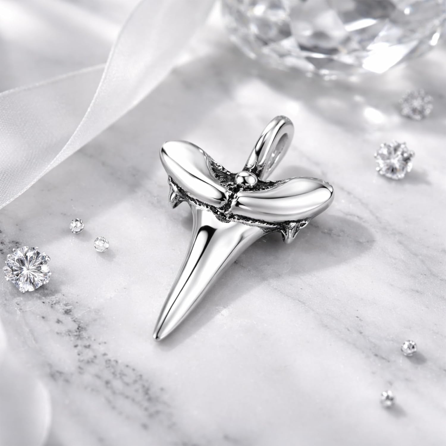 AeraVida Dazzling Shark Tooth .925 Sterling Silver Pendant | Casual Pendant Unisex Jewelry | Modern Jewelry Gift - Image 3