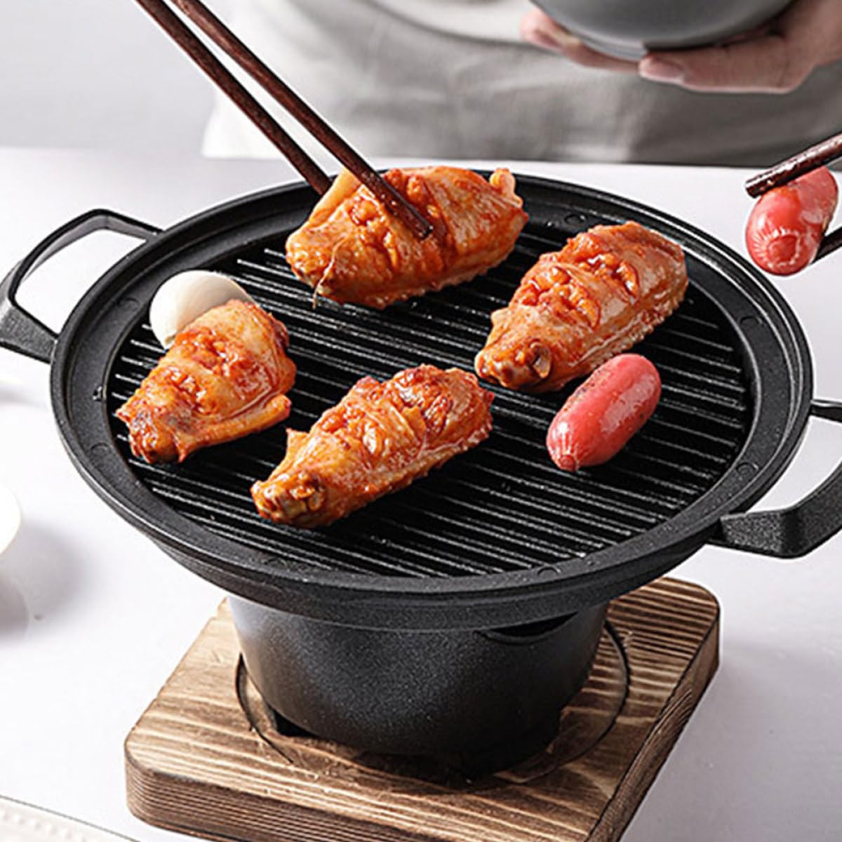 Fornello per Grigliare Piccolo da Interno con Piastra Giapponese Rotonda e Supporto in Legno, Set Barbecue Carbonella per Uso Domestico con Raccolta Olio, per Grigliate in Casa