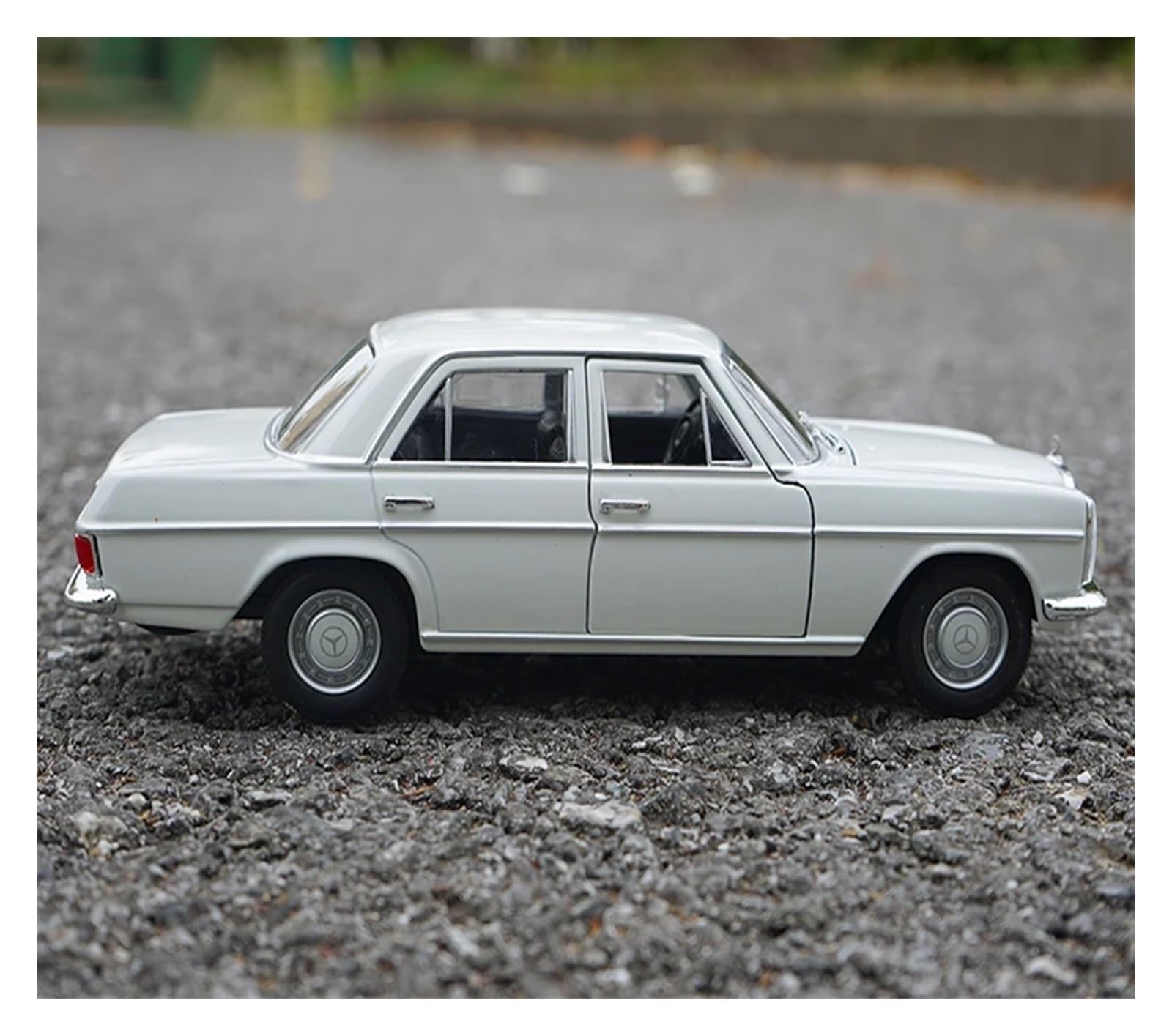 ミニカー　ダイキャスト製　メルセデスベンツ Amazon.co.jp: ミニカーモデル 1:24 メルセデスベンツ 220 ダイ